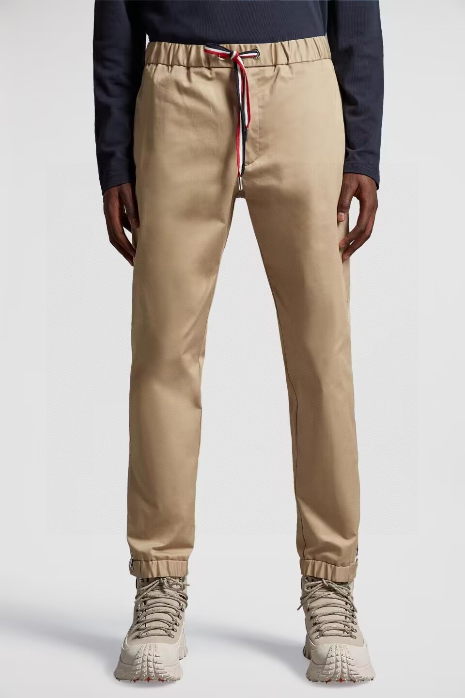 NO:116468,Mo**ler25 new casual breathable casual pants!  Heavy custom fabrics, pants, solid fabrics, crisp and stylish workmanship, extremely exquisite, and versatile styles that are not picky about people, with the highest specifications in autumn and winter, and a fashionable and personalized design style!  It can be said to be a model of street fashion!  M-3XL, alexander wang19860909蒙*口 Mo**ler25新款休闲透气休闲裤！重磅定制面料裤子面料扎实上身挺括有型做工极其考究,不挑人百搭款秋冬最高规格,时尚个性的设计风格！可谓是街头潮流典范！M-3XL,,alexander wang,Men's clothing