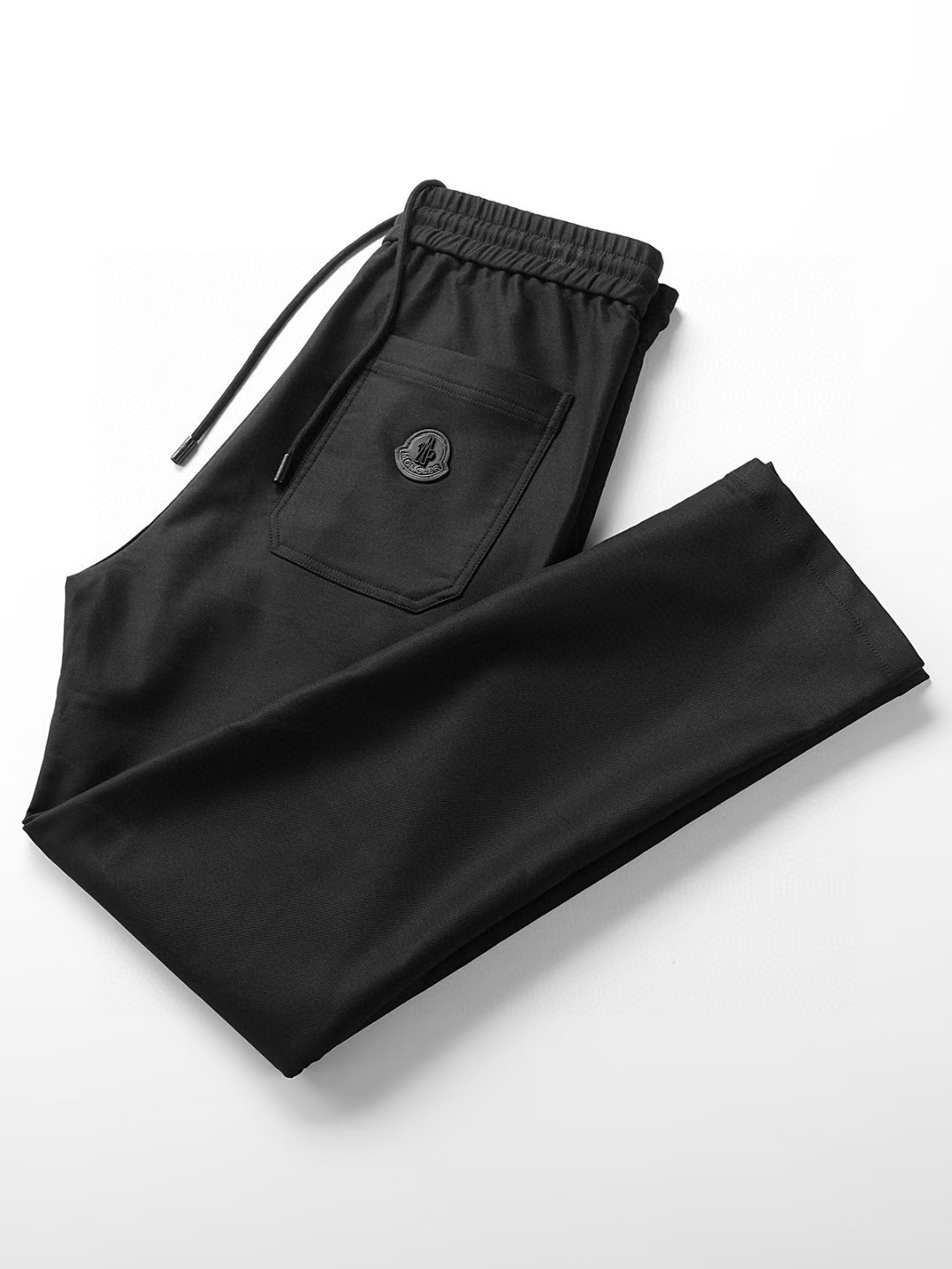 NO:116480,Mo**ler25SS new casual breathable casual pants!  Heavy custom fabrics, pants, solid fabrics, crisp and stylish workmanship, extremely exquisite, and versatile styles that are not picky about people, with the highest specifications in autumn and winter, and a fashionable and personalized design style!  It can be said to be a model of street fashion!  M-3XL, alexander wang19860909蒙*口 Mo**ler25SS新款休闲透气休闲裤！重磅定制面料裤子面料扎实上身挺括有型做工极其考究,不挑人百搭款秋冬最高规格,时尚个性的设计风格！可谓是街头潮流典范！M-3XL,,alexander wang,Men's clothing