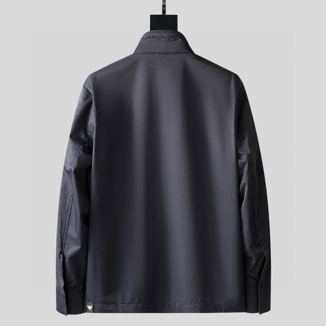 NO:116472,Jie*ya (Zeg**) 2025ss new waterproof windbreaker, high-tech fabric, waterproof and breathable, high-end and comfortable, versatile and slim. It is comfortable, lazy and casual when worn. Combined with clean and simple colors, it is particularly durable and suitable for daily wear~ I love to launch fashionable items with energetic embellishment and vitality.19860909杰*亚 (Zeg**)　2025ss新款防水风衣,高新科技面料,防水透气,高端舒适,百搭修身　穿上就是舒适自在慵懒而随性,结合干净简单的色系就特别耐看,适合日常穿着~倾情推出缀饰活力的时尚单品　M-3XL,,alexander wang,Men's clothing