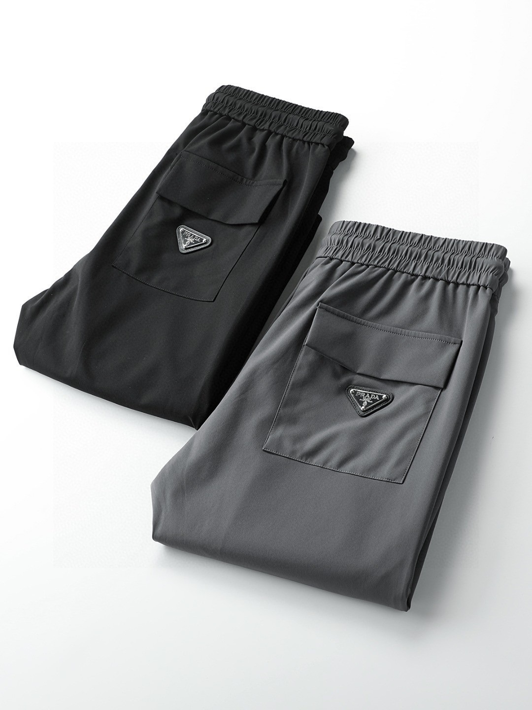 NO:116462,R*ADA (Su Lada) 25S new cool casual pants, classic letter prints under the pocket. Very good-looking basic style series!  Use custom-made, cool, stretchy ice silk fabric!  It has anti-wrinkle and wear resistance. It is moisture absorption and breathable!  High-end and textured!  Soft and comfortable!  !  The drawstring is elastic and adjustable naturally and slim and decently, and energetic and youthful!  !  The upper body of the pants is particularly tressed and has strong inclusiveness. The legs of the pants make the legs look longer. M-3XL, alexander wang19860909R*ADA（谱啦达）25S新款冰爽休闲裤 口袋下方经典字母印花.非常好看的基础款系列！采用定制冰爽弹力冰丝面料！具有防皱耐磨特性.吸湿和透气性！高档有质感！ 柔软舒适！！抽绳松紧调节自然修身得体,活力青春！！其裤上身特别修整身型,包容性强.收口裤脚更加显腿长 M-3XL,,alexander wang,Men's clothing