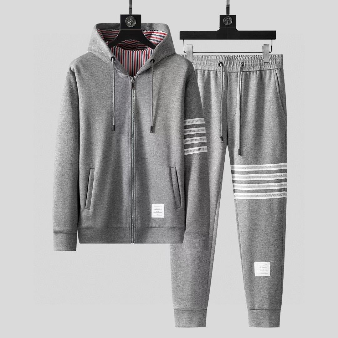 NO:116467,TB Men's Fashion Wool Set. The upper body is very effective. The real big order. The right slim fit style. The upper body is very effective. It can well reflect the slender figure of a man. This fashion appears among the stars and the fashion celebrities. Follow the trend and creates your own male charm. M-3XL,,alexander wang19860909TB 男士时尚羊毛套装 上身效果非常好真正的大货订单 恰到好处的修身版型 上身效果非常好能很棒的体现男性修长体态 这种时装在明星中们时尚大咖们中出镜高 跟随潮流时尚打造自我的男性魅力 M-3XL,,alexander wang,Men's clothing