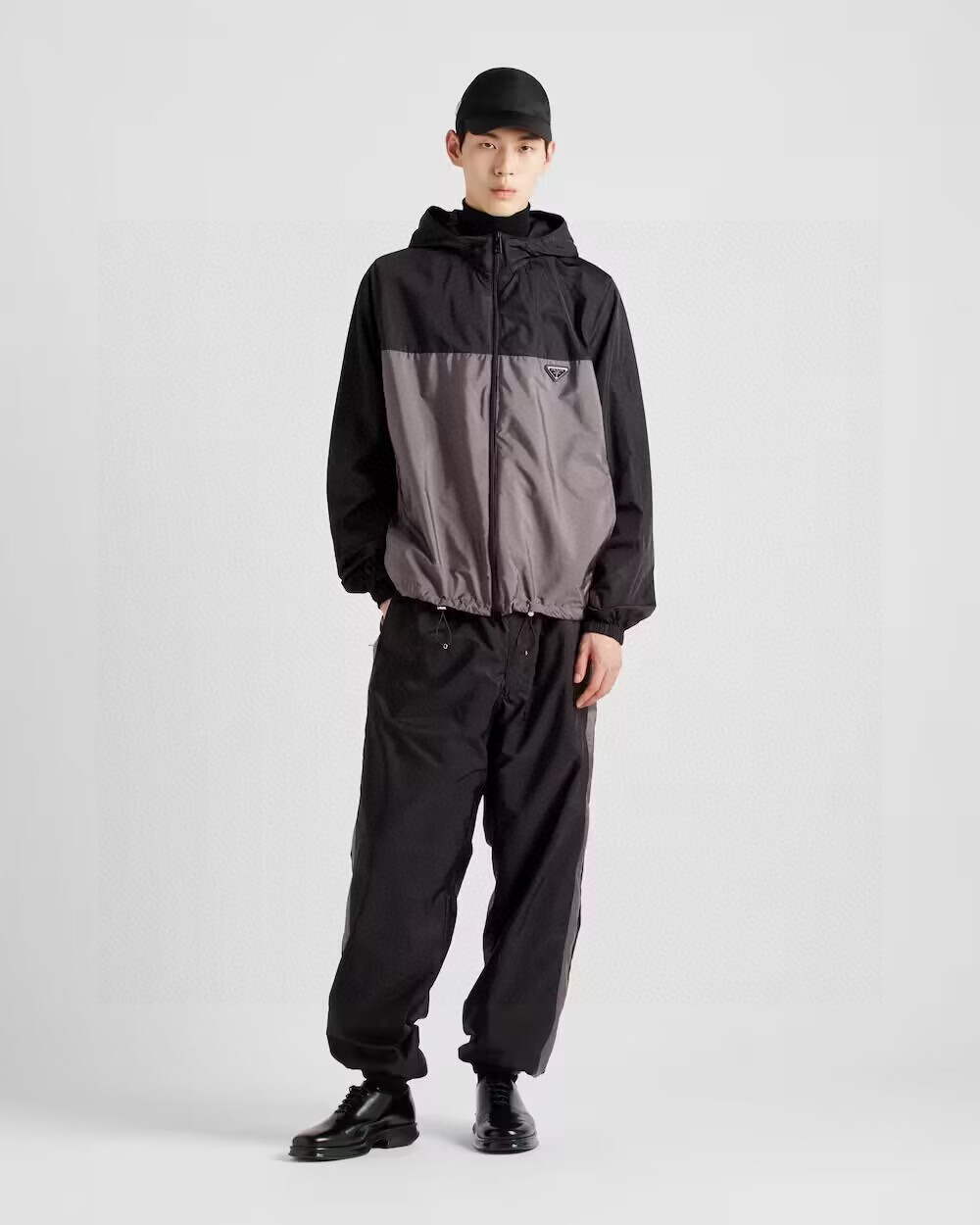 NO:117942,R*ADA (Pu Lada) produced by Hong Kong Maofeng. A simple and comfortable sports jacket in autumn is made of polyester fabric, which is wind-resistant and moisture-proof. The hooded design is close-fitting, hooded drawstring, wind-resistant and cold-resistant. The cuffs have hidden buckles, which are fit and keep warm and efficient. It is suitable for outdoor environments such as daily commuting, travel, hiking, and mountaineering!  2 3 4 5,,jackets & coats,jackets & coats,hats,alexander wang19860909R*ADA（谱啦达） 香港贸丰出品 秋季简单舒适的运动夹克外套,采用聚酯纤维面料,抗风防潮,连帽设计护颈贴身,连帽抽绳,抗风御寒.袖口带暗扣,贴合保暖,高效锁温.适合日常通勤、旅游、徒步、登山等户外环境穿着！ 2 3 4 5,,jackets & coats,jackets & coats,hats,alexander wang,Men's clothing