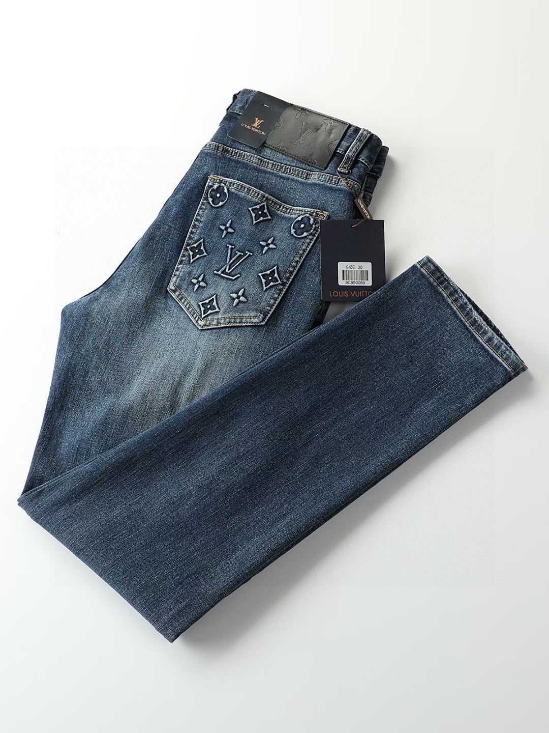 NO:117943,L Donkey Brand Produced by Hong Kong Maofeng, autumn and winter jeans are coming, high-end and comfortable, skin-friendly and various excellent appearances, eye-catching and gorgeous cross flower design, paired with fashionable washing tones!  It's really luxurious!  I don't know if I tried it, I definitely don't want to take off after wearing it. 29-38 (No 35 37),,louis vuitton,jeans,alexander wang19860909L 驴牌 香港贸丰出品 秋冬牛仔裤爆款来袭 高定材质.拥有高弹 舒适 亲肤各种优秀品相 醒目华丽十字花设计 配上时尚水洗色调！ 实在是奢华！不试不知道,试了绝对穿完不想脱的佳品 29-38（无35 37）,,louis vuitton,jeans,alexander wang,Men's clothing