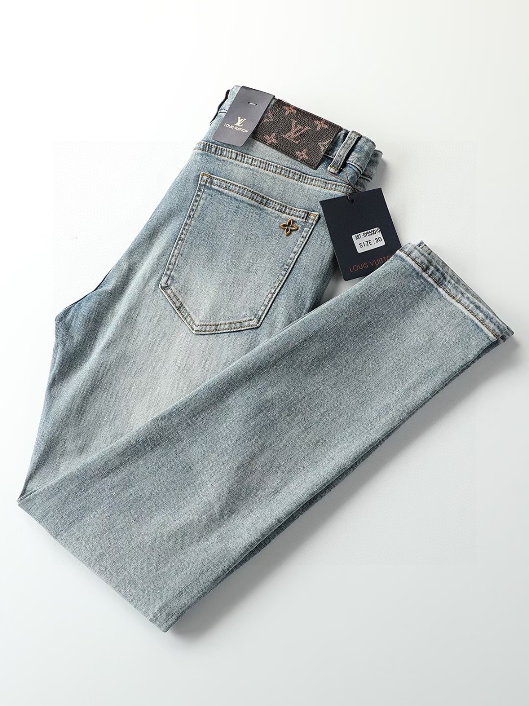 NO:117958,L Donkey Brand 25SS high-end custom jeans yeast washing process Selected heavy tannin denim fabric (pure cotton) comfortable and skin-friendly Back waist embroidery design Original hardware accessories Three-dimensional slim tailoring Perfect details 29-38 (no 35 37),,louis vuitton,jeans,alexander wang19860909L 驴牌 25SS高端订制牛仔裤 酵母水洗工艺 精选重磅丹宁牛仔面料（纯棉）舒适亲肤 后腰刺绣设计 原版五金辅料配饰 立体修身剪裁 完美细节 29-38（无35 37）,,louis vuitton,jeans,alexander wang,Men's clothing