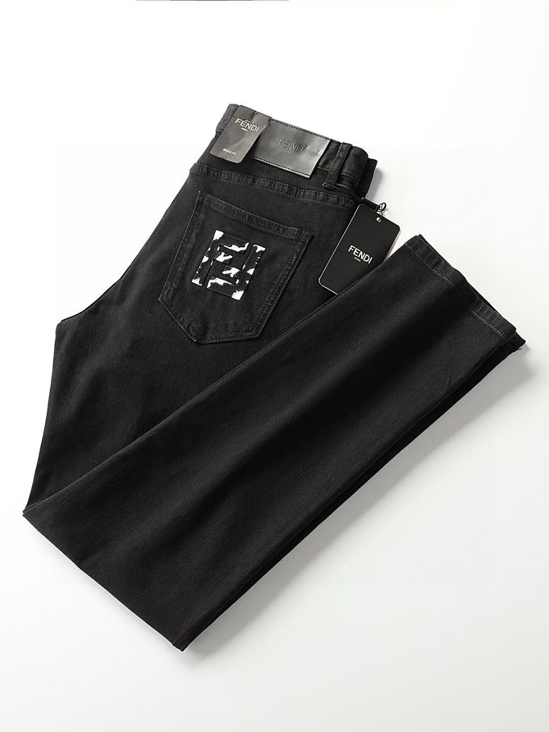 NO:117960,F*ndi Fen*di Trading company channel goods, heavyweight luxury top-notch goods, pure blood quality, out of print and rare beauty, and cherish it when you meet it!  It looks like it has a unique beauty and a strong avant-garde artistic representation that is popular all over the world, and it has difficulty in taking advantage of the luxury and luxury of the classical aristocratic style, and can fully consider the comfort of wearing and the appropriate body shape!  The raw materials are from Italian ready-to-wear denim fabric. It is very scratchy and has a heavy-duty washing and old process. It has a unique retro style and is very outstanding in color!  29-38 (none 35 37),,alexander wang19860909F*ndi 芬*地 贸易公司渠道货,重磅级奢华尖货 纯正血统品质,绝版稀罕尤物,且遇且珍惜！ 看起来有一种独特的美感、极强的先锋艺术表征风靡全球,拮取了古典贵族风格的豪华、奢丽,又能充分考虑穿着舒适及恰当的显示体型！原料来源于意大利成衣丹宁面料 挺刮性极强,重工水洗做旧工艺处理,有着独特的复古风格,色调非常出彩！29-38（无35 37）,,alexander wang,Men's clothing