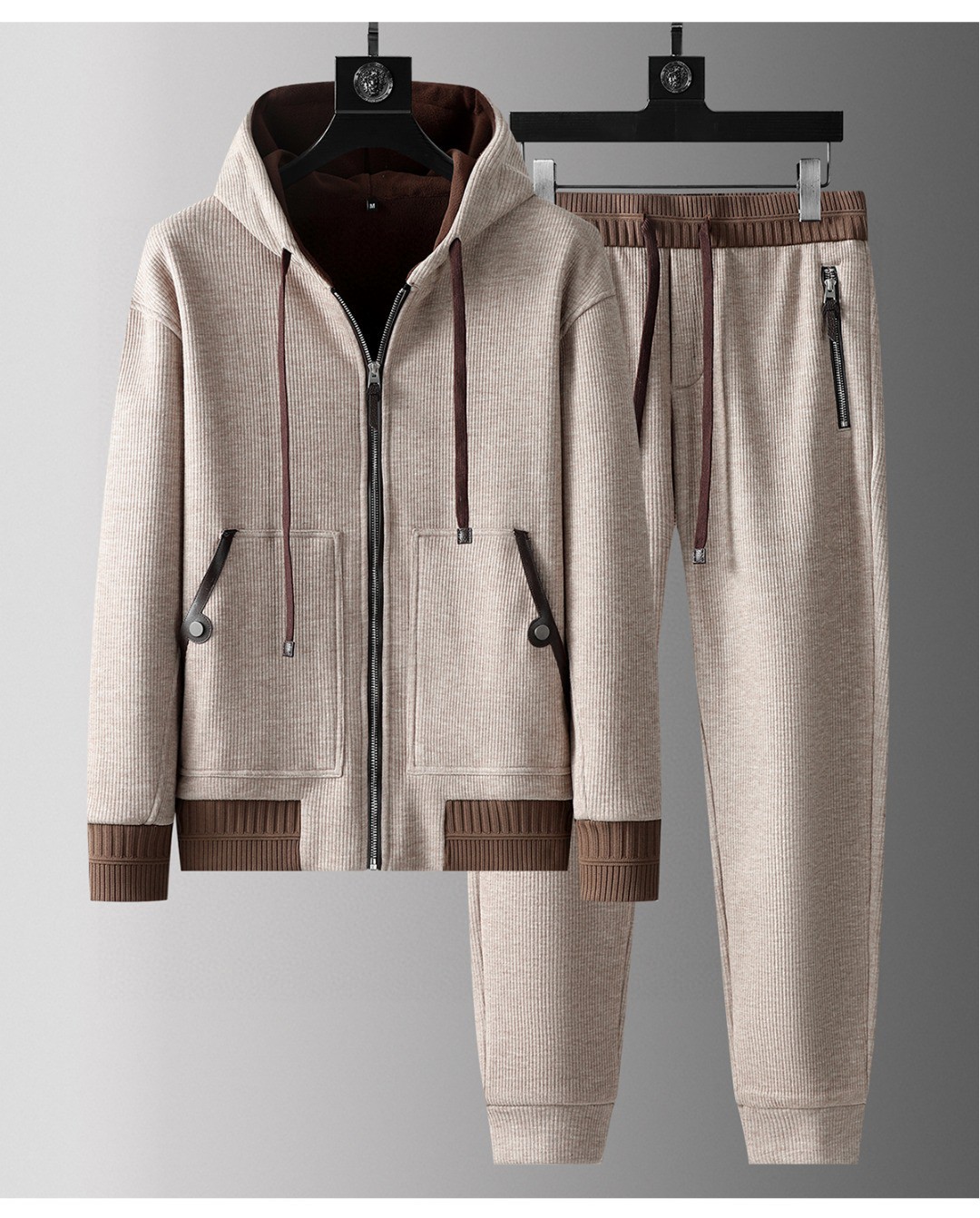 NO:119665,Zeg** new striped casual composite plus velvet thickened hooded set. A new series was launched, carefully developed by the designer team, exclusive products, luxury classic brand LOGO design. It uses imported European fabrics, soft, comfortable and textured, and the matching of classic elements is also very cool. The details are exquisite. The upper body effect is super invincible, and the trend is versatile. M-4XL,,hats,alexander wang19860909杰*亚 (Zeg**) 新品条纹休闲复合加绒加厚连帽套装 全新推出系列,设计师团队精心研发,独家发售单品,奢华经典品牌LOGO设计.选用欧洲进口面料,柔软舒适有质感,经典元素色系搭配也是非常炫酷 细节处理精致 上身效果超级无敌赞,潮流百搭 M-4XL,,hats,alexander wang,Men's clothing