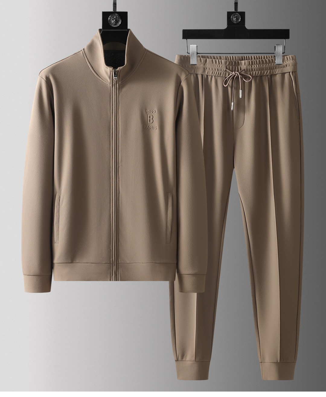 NO:119686,B*erlut* Men's casual hooded jacket, made of polyester fiber spliced ​​honeycomb fabric blend material, the fabric feels smooth and delicate, smooth and neat wiring details, classic stand-up collar, zipper closure, classic fitting cut, suitable for men of all ages!  !  !  M-4XL, Jackets & coats,hats,alexander wang19860909B*erlut* 布鲁*提 男士休闲连帽外套 客供聚酯纤维拼接蜂窝织物混纺材质打造 面料触感爽滑细腻,平顺工整的走线细节 经典的立领 门襟拉链开合,经典版型裁剪,适合所有年龄段的男士们！！！M-4XL,,jackets & coats,hats,alexander wang,Men's clothing