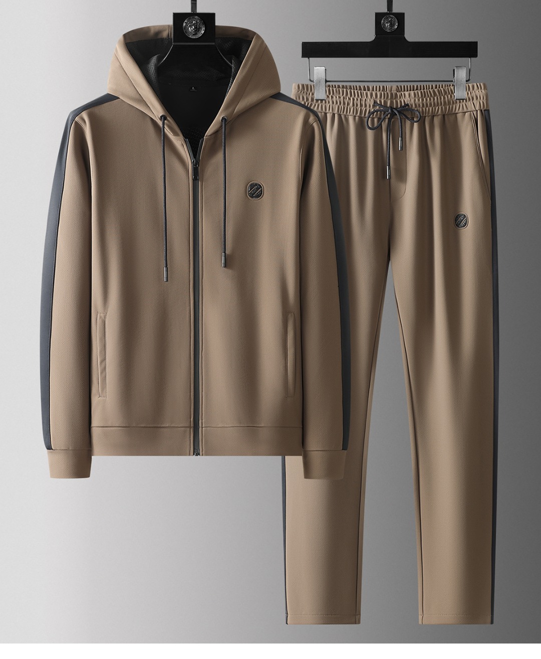 NO:119692,Zeg** Classic style Men's casual hooded jacket Custom-made polyester fiber spliced ​​honeycomb fabric blend material The fabric feels smooth and delicate, smooth and neat wiring details Classic hooded placket zipper opening and closing, classic style cut, suitable for men of all ages!  !  !  M-4XL, Jackets & coats,hats,alexander wang19860909杰*亚 (Zeg**) 经典款式 男士休闲连帽外套 客供聚酯纤维拼接蜂窝织物混纺材质打造 面料触感爽滑细腻,平顺工整的走线细节 经典的连帽 门襟拉链开合,经典版型裁剪,适合所有年龄段的男士们！！！M-4XL,,jackets & coats,hats,alexander wang,Men's clothing