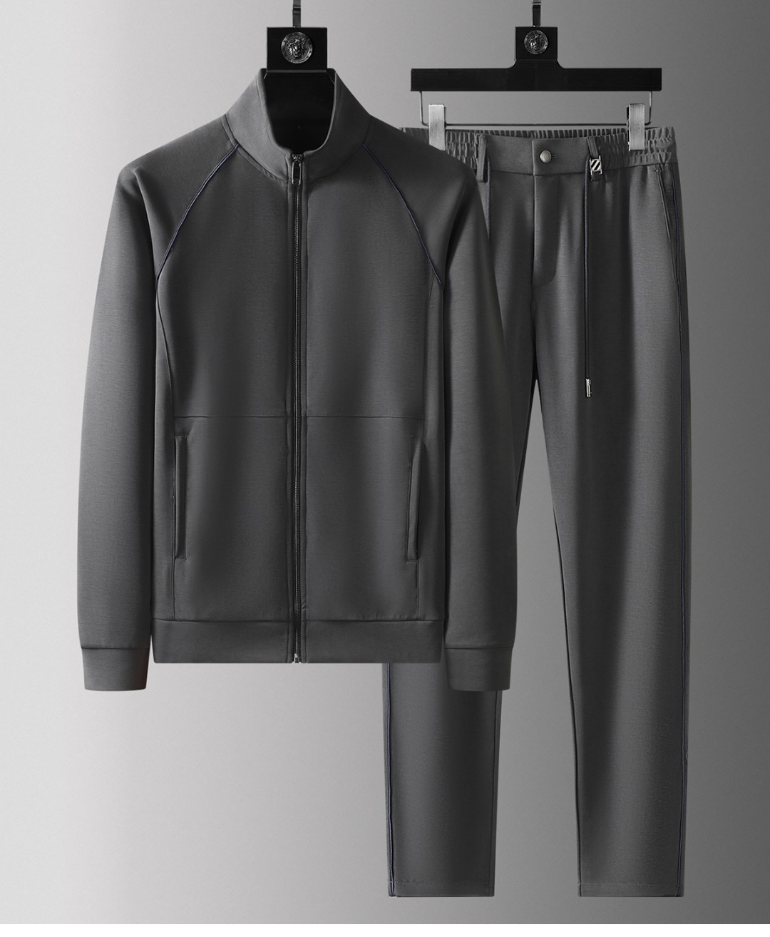 NO:119694,Zeg** European custom version!  Definitely soft gold in fabric!  Imported matte sand-washed recycled fiber fabric, the upper body effect is super comfortable, mainly breathable and comfortable. It is tender and close to the body, and it is as cool as silk!  Visually enough to instantly kill those mediocre sports suits~!  Comfort is indescribable, slim fit, sports and leisure, all are competent. M-4XL, gold, alexander wang19860909杰*亚 (Zeg**) 欧洲定制版！绝对是面料中的软黄金！进口雾面砂洗再生纤维面料 上身效果超级舒服 透气舒服为主.柔嫩,贴身就像丝绸一般的冰爽体验！在视觉上已经足以秒杀那些平庸的运动套装~！ 舒适度更是令人无法言辞,修身版型,运动休闲娱乐,均可胜任 M-4XL,,gold,alexander wang,Men's clothing