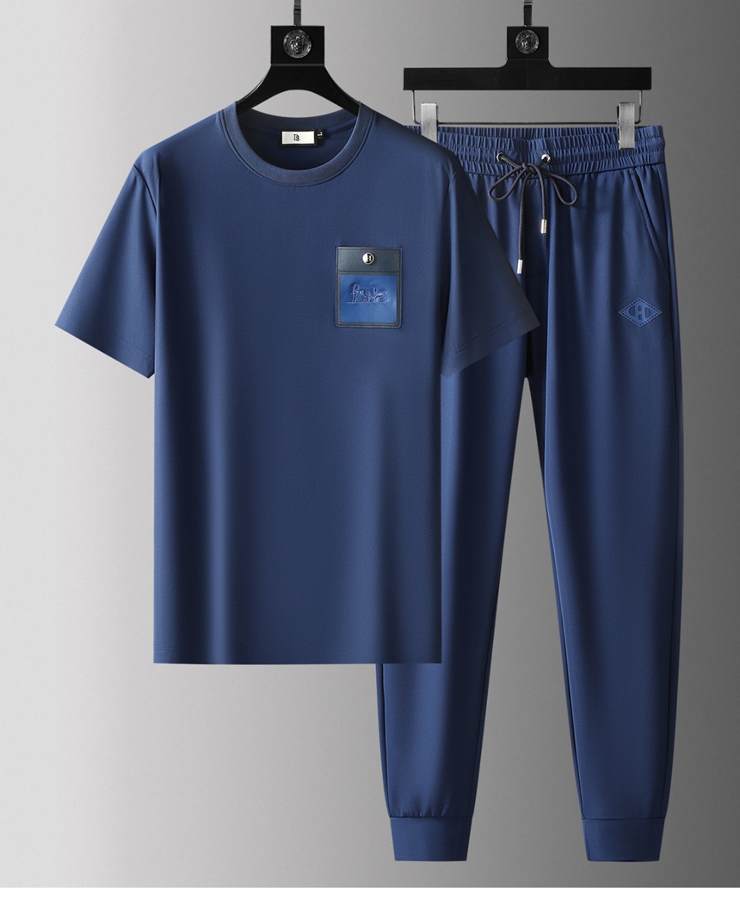 NO:119669,He*mès trading company has a wide range of channels and is released on the official website at the same time. Men's short-sleeved casual suits are handsome and unique. Simple and elegant style design, bold and innovative design that breaks through the conventional style, fixed-woven fabric, good elasticity, tender and smooth feel, and uses honeycomb mesh fabric, breathable and comfortable. Spring and autumn suitable and comfortable fabrics, very smooth and tender, and close to the touch like silk!  !  A cool experience!  The overall integration of the composition design is enough to instantly defeat those mediocre sports suits~!  M-4XL, T-shirt,alexander wang19860909爱*仕(He*mès) 贸易公司渠道稀出,同步官网发售 男士短袖休闲套装 有帅有个性 简洁大方的版型设计, 突破常规的大胆创新设计,定织的面料, 弹力好, 手感嫩滑,采用蜂窝网眼面料,透气, 舒服为主 春秋适合和舒适的面料,非常的顺滑,柔嫩, 贴身就像丝绸一般的触感！！ 冰爽体验！ 整体融入拼料设计 在视觉上已经足以秒杀那些 平庸的运动套装~！M-4XL,,T-shirt,alexander wang,Men's clothing