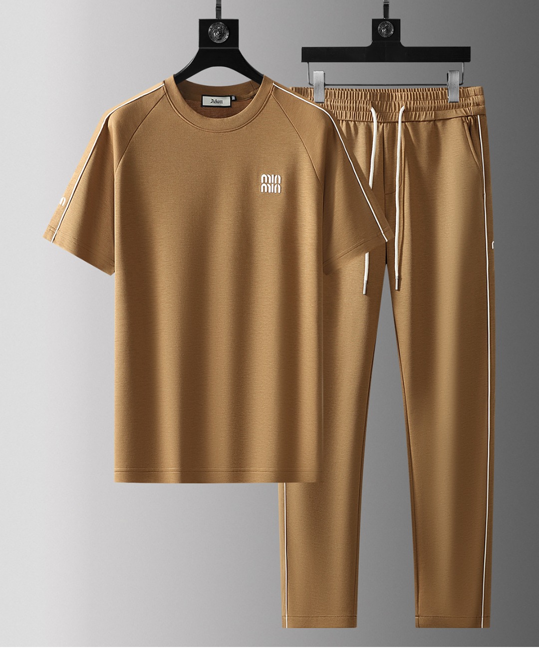 NO:119678,Recommended high-end trendy brands of MINMIN, the best choice is high-end elastic pure cotton fabric, which has a soft and soft feel!  Delicate texture, unrestrained upper body, hide flesh to make you look slim, straight-leg pants are suitable for all body shapes, simple and classic sports style The pants are made of three-dimensional embroidery technology, simple and cool, creating an airy styling M-4XL,,alexander wang19860909MINMIN高端潮牌推荐 臻选高端弹力纯棉棉面料,手感软糯！质感细腻 上身无拘束,藏肉显瘦,直筒裤型适合各种身材,简约经典的运动造型 裤身做了立体刺绣工艺,简明中透着潮酷味,营造出空气造型感 M-4XL,,alexander wang,Men's clothing