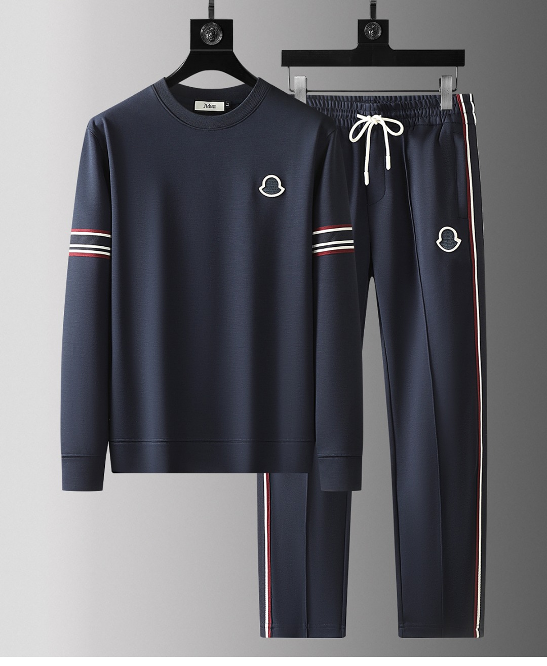 NO:142750,Meng*kou Mo*ler 2025 spring counter same casual set, breathable and comfortable and casual!  Full of high-end feeling!  The details are exquisite and high-end, and the workmanship is impeccable!  The original high-end fabric looks high-end!  The fabric is crisp, wrinkle-resistant and wear-resistant, warm, neat and stylish. This autumn and winter, everyone must buy a set. It must be drunk and handsome when worn. What are the special recommendations for our family!  M-4XL, alexander wang19860909蒙*口 Mo**ler 2025春款专柜同款休闲套装,透气舒适休闲！高级感满满！细节精致高档,做工无可挑剔！原版高端面料很显高级！面料挺括抗皱耐磨,保暖利落有型 这个秋冬每人必须入手一套 穿上必须是醉帅气的 咋们家特别推荐款！M-4XL,,alexander wang,Men's clothing