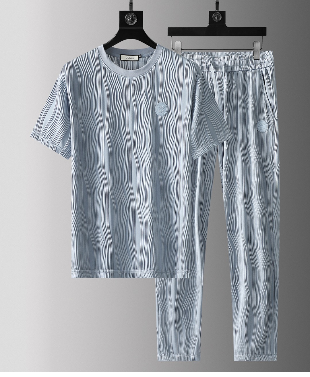 NO:142794,DIR* is exclusively available for spring and summer men's short-sleeved suits. A must-have item for trendy people. High-end custom imported silk skating silk fabric, super soft and comfortable, with excellent texture. The upper body is fashionable and stylish, with fine workmanship and super three-dimensional tailoring. The visual effect of the three-dimensional tailoring is super strong. The counter is original tailoring, and the unique trendy and exciting products in the wardrobe. M-4XL, T-shirt, alexander wang19860909DIR* 独家专供春夏爆款男士短袖套装.潮人必备单品.高级定制进口丝滑冰丝夫面料,超级柔软舒适,质感超赞.上身时尚有型,做工精雕细琢.立体剪裁视觉效果超强.专柜原版剪裁,衣橱里绝无仅有的潮爆佳品. M-4XL,,T-shirt,alexander wang,Men's clothing