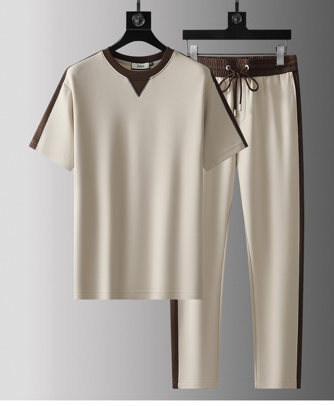 NO:142862,R*ADA (Pu Lada) 25 latest single product short-sleeved pullover set......... adopts a classic style design, which is quite luxurious and is made of customer-supplied pure cotton!  It is quite unique and conspicuous. It has a 360-degree interpretation of its specifications and grades. It is extremely extraordinary and has excellent fashion. The upper body is the picture, and the upper body is the high street!  M-4XL, T-shirt,alexander wang19860909R*ADA（谱啦达） 25最新单品短袖套头套装…………采用经典的版型设计,相当轻奢不凡 采用客供纯棉！相当个性显眼,360度无死角的诠释其规格档次所在,极为不凡,时髦程度绝佳,上身即是画面,上身即是高街！M-4XL,,T-shirt,alexander wang,Men's clothing