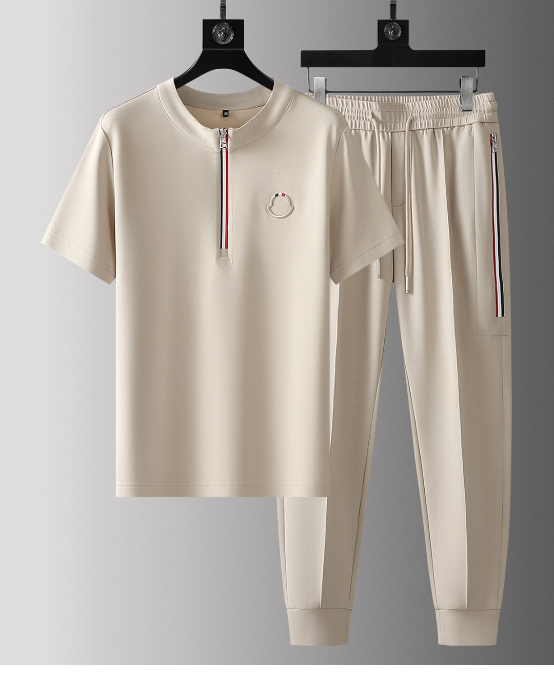 NO:142871,Meng*kou Mo*ler 2025ss summer new product, casual short-sleeved suit, channel special supply, high-end goods, official website counter synchronization to create a handsome handsome man, full of European short-sleeved suit, sports casual, daily elasticity, slightly stretched elasticity, stretched and elasticity, unrestrained, draping smoothly!  Whether it is for exercise or daily leisure and entertainment, it is very suitable. M-4XL, T-shirt, alexander wang19860909蒙*口 Mo**ler 2025ss夏季新品 休闲短袖套装 渠道特供 高端货 官网柜台同步 打造帅气型男 欧范十足 短袖套装 运动 休闲 日常 弹力微弹,拉伸有度的弹力,穿着无束缚感,垂坠顺滑！无论是用来运动锻炼 还是日常的休闲娱乐 都是非常适合的 M-4XL,,T-shirt,alexander wang,Men's clothing