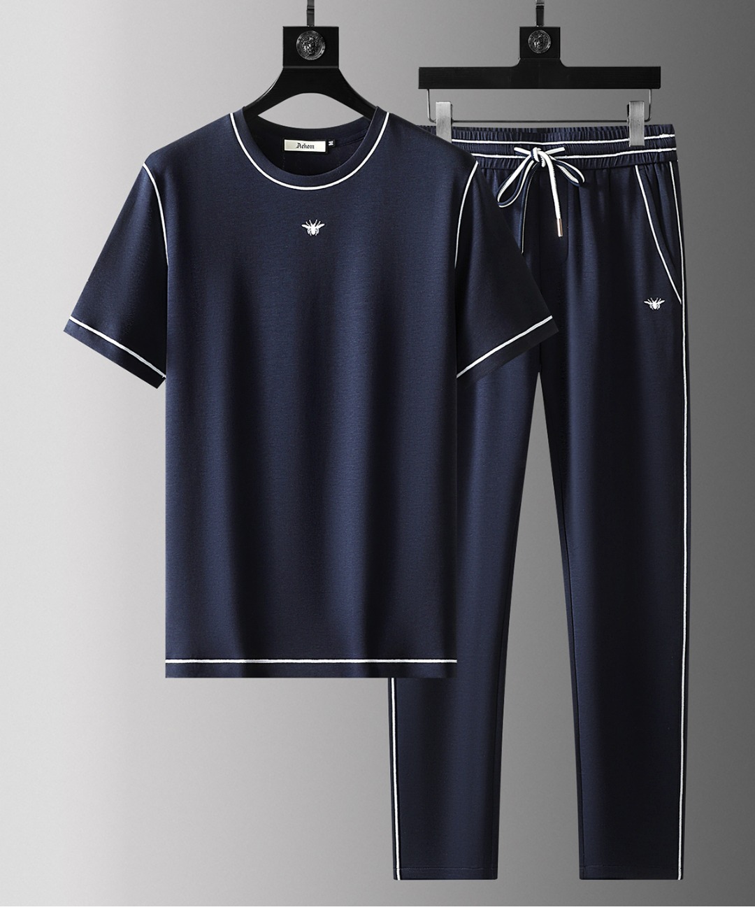 NO:142817,DIR* is exclusively available for men's short-sleeved suits for spring and summer. A must-have item for trendy people. High-end custom spring and summer modal cotton air-layer fabric, super soft and comfortable, with excellent texture. The upper body is fashionable and stylish, with fine workmanship and super three-dimensional tailoring. The visual effect of the three-dimensional tailoring is super strong. The counter is original tailoring, and the unique trendy and exciting products in the wardrobe. M-4XL, T-shirt, alexander wang19860909DIR* 独家专供春夏爆款男士短袖套装.潮人必备单品.高级定制春夏莫代尔棉空气层面料,超级柔软舒适,质感超赞.上身时尚有型,做工精雕细琢.立体剪裁视觉效果超强.专柜原版剪裁,衣橱里绝无仅有的潮爆佳品. M-4XL,,T-shirt,alexander wang,Men's clothing