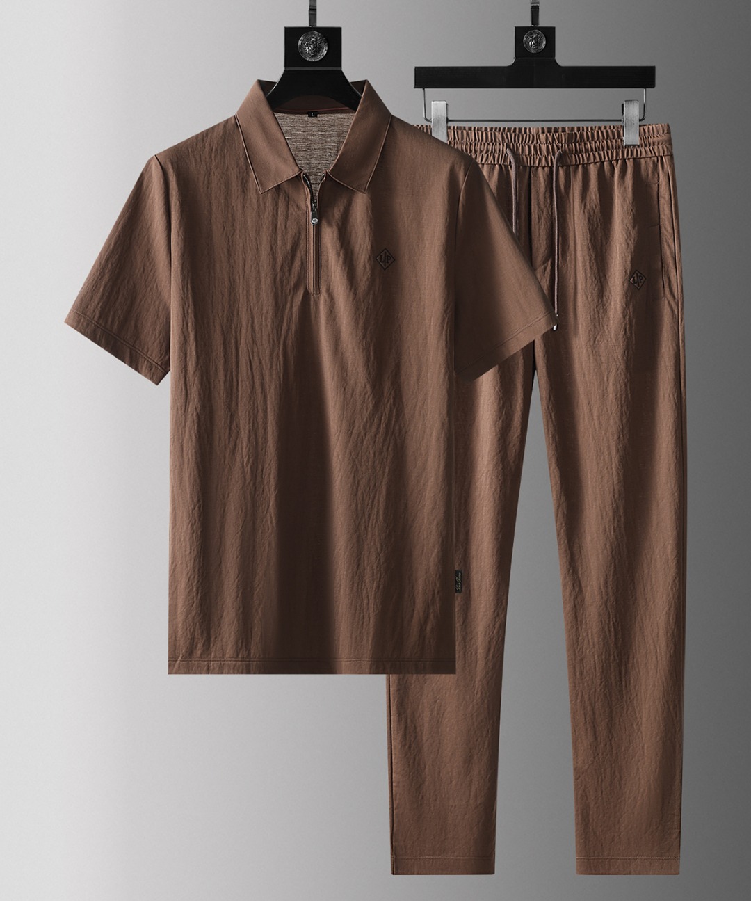 NO:142833,LP Spring and Summer New Set is available at the counter at the same time. Simple, fashionable and versatile. High-end quality. High-temperature flower embroidery concave and convex design. Custom imported ice silk fabric. Comfortable and cool to wear. Breathable. High grade and texture. Fashionable and casual!  M-4XL, loro piana, alexander wang19860909LP 春夏新款套装 柜台同步发售 简洁时尚百搭 高端品质 胸前品牌logo高温烧花刺绣凹凸设计 定制进口冰丝面料 穿着舒适冰凉 透气 档次高很有质感 时尚又休闲！ M-4XL,,loro piana,alexander wang,Men's clothing