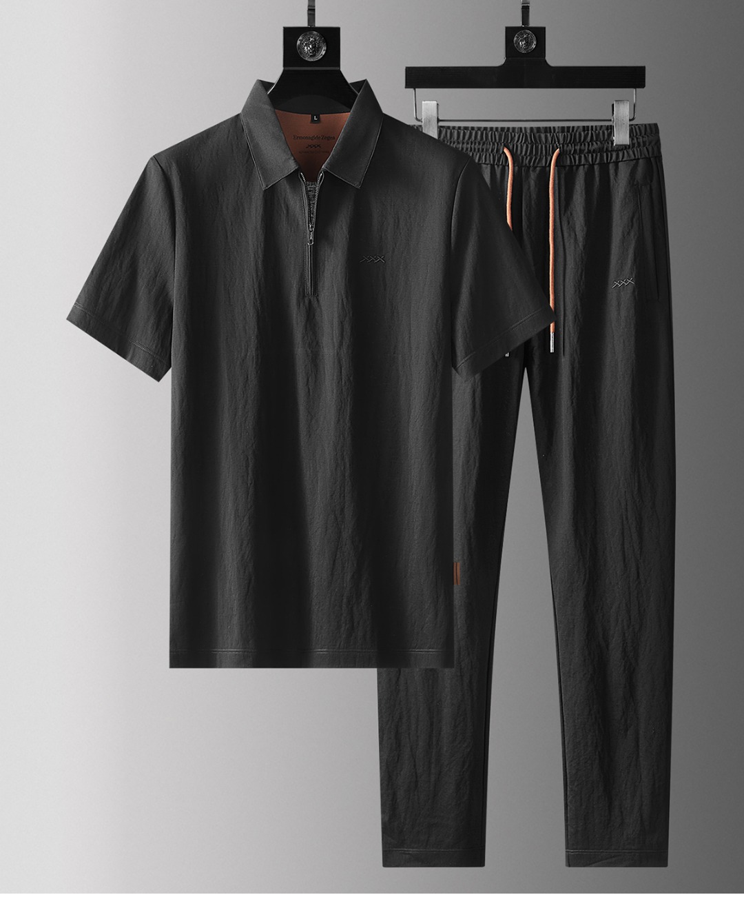 NO:142851,Zeg** 2025 Spring and Summer New Set, released at the counter simultaneously, simple, fashionable and versatile, high-end quality, high-temperature flower-embroidery and concave and convex design on the chest brand logo, customized imported ice silk fabric, comfortable and cool to wear, breathable, high grade and very textured, fashionable and casual!  M-4XL, alexander wang19860909杰*亚 (Zeg**) 2025春夏新款套装 柜台同步发售 简洁时尚百搭 高端品质 胸前品牌logo高温烧花刺绣凹凸设计 定制进口冰丝面料 穿着舒适冰凉 透气 档次高很有质感 时尚又休闲！ M-4XL,,alexander wang,Men's clothing