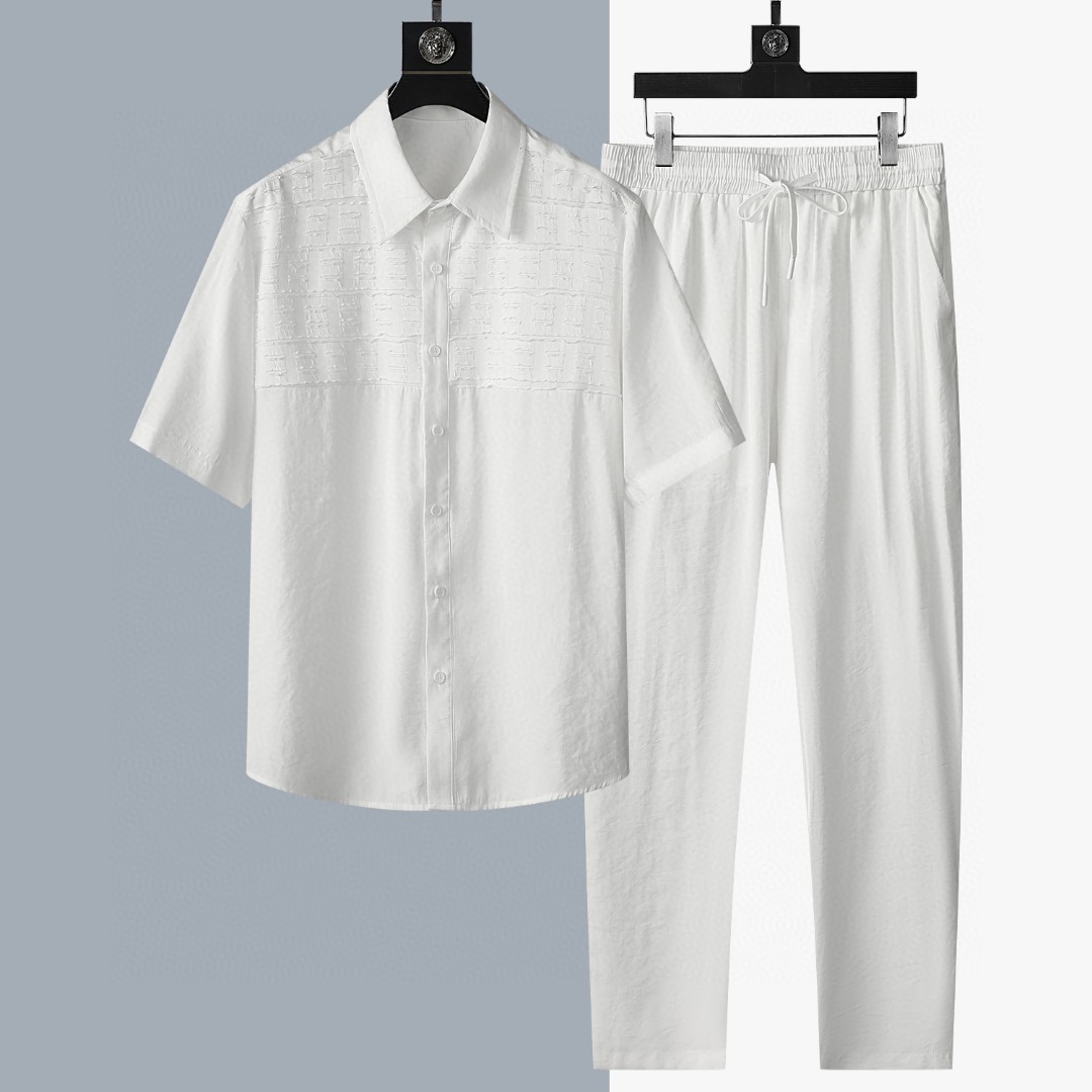 NO:142900,Herm**'s heavy recommendations: Men's loose Chinese style casual lapel set, high-end customized breathable cotton fabric, breathable and comfortable, the upper body is not cumbersome in summer, and it is also very glossy and easy to manage. It has exquisite tailoring, luxurious and luxurious style, very three-dimensional, smooth straight line shape, and exquisite 3D tailoring, and strong draping fabrics to create a men's wear experience. Now it is very popular in the fashion circle, and many fashion experts are chasing a great one. A very good suit. This summer is the one he must be!  !  M-4XL, hermes,alexander wang19860909爱*仕（Herm**）重磅推荐 男士宽松中国风休闲翻领套装 高档定制透气人棉面料 透气舒适 夏季上身毫无累赘感 而且还非常有光泽度 也非常易打理 拥有精美的剪裁 华贵奢侈的风格 很有立体感 流畅的直线廓形,再加精致的3D剪裁 垂坠感强的面料 打造出男士的穿着体验 现在在时尚圈里很火,很多时尚达人都追棒的一款 非常好的一款套装 这个夏季非他莫属了！！ M-4XL,,hermes,alexander wang,Men's clothing