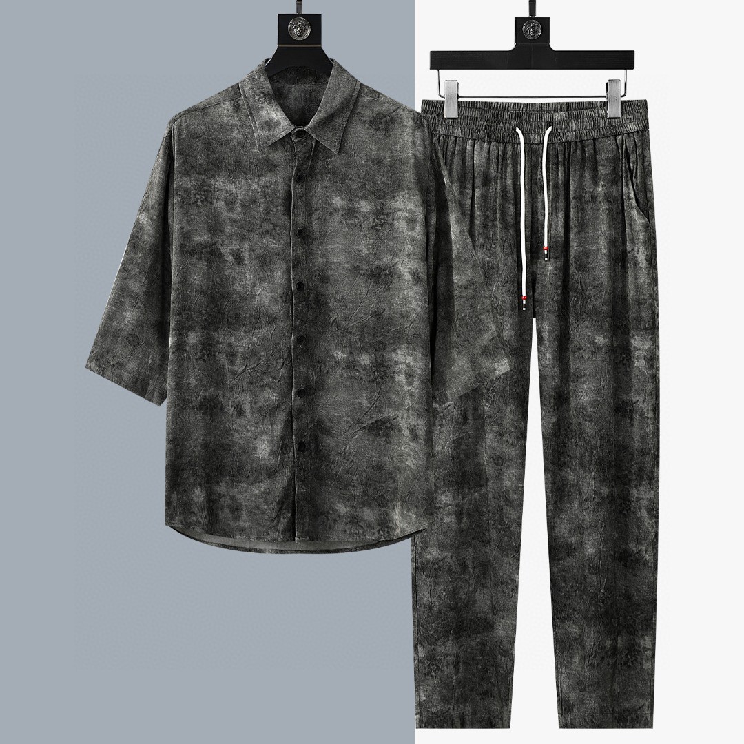 NO:142908,Herm**'s heavy recommendations: Men's loose Chinese style casual mid-sleeved lapel set, high-end customized breathable cotton tin wire fabric, breathable and comfortable, the upper body is not cumbersome in summer, and it is also very glossy and easy to manage. It has exquisite tailoring, luxurious and luxurious style, very three-dimensional, smooth straight line shape, and exquisite 3D tailoring, strong draping fabric to create a men's wear experience. Now it is very popular in the fashion circle, and many fashion experts are chasing a great one. A very good suit. This summer is the one he must be!  !  M-4XL, hermes,alexander wang19860909爱*仕（Herm**）重磅推荐 男士宽松中国风休闲中袖翻领套装 高档定制透气人棉天丝面料 透气舒适 夏季上身毫无累赘感 而且还非常有光泽度 也非常易打理 拥有精美的剪裁 华贵奢侈的风格 很有立体感 流畅的直线廓形,再加精致的3D剪裁 垂坠感强的面料 打造出男士的穿着体验 现在在时尚圈里很火,很多时尚达人都追棒的一款 非常好的一款套装 这个夏季非他莫属了！！ M-4XL,,hermes,alexander wang,Men's clothing