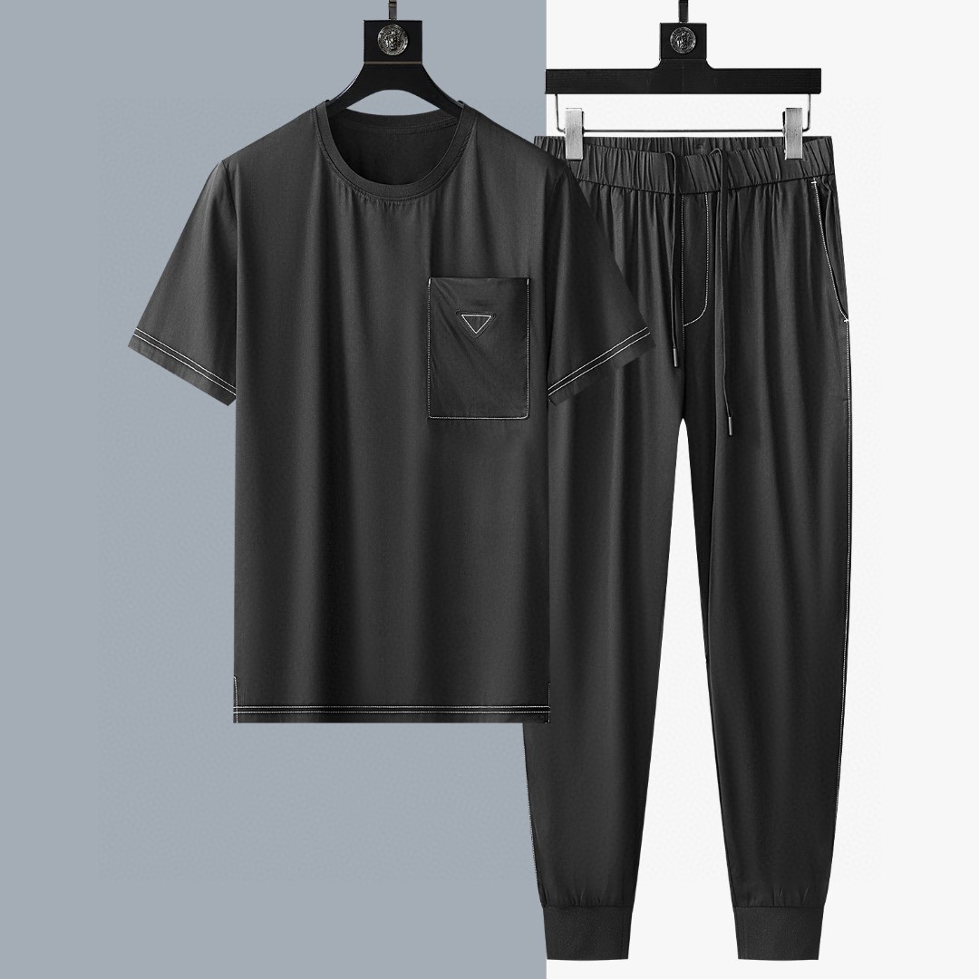 NO:142915,The orders of the product from Pr**a Trading Company are exported. Fashion show style suit. Mingji line locked edge design. The upper body is very cool and stylish. It uses imported lyesel fabric. It feels comfortable to wear. It is comfortable to wear. The processed fabric has a light, breathable, comfortable and cool texture. It is comfortable to travel. The upper body is very handsome and stylish. No matter how you match the fashion, it is very stylish. In summer, it gives people a clean, tidy and refreshing visual effect. The fabric has a comfortable silky effect. No matter how you wear it in summer, it will be unrestrained. Natural and decent. Fashionable three-dimensional tailoring makes you comfortable and wear this summer!  !  M-4XL, alexander wang19860909普*达Pr**a贸易公司流出品订单 时装走秀款套装 明辑线锁边设计 上身高端潮流酷劲十足 采用进口莱赛尔面料 手感舒适 上身很有型 让我们穿着起来无拘无束 就是舒服 经过处理的面料具有轻盈透气舒适凉爽的质感 越穿越舒服 上身效果非常的帅气有型 无论怎么搭配时装都很有范 在夏季给人以干净整洁、精神焕发的感观视觉效果 面料带有舒适的丝滑效果 夏季无论怎么穿着都会无拘无束 自然得体 时尚的立体剪裁 让您这个夏季怎么舒适怎么穿 ！！ M-4XL,,alexander wang,Men's clothing