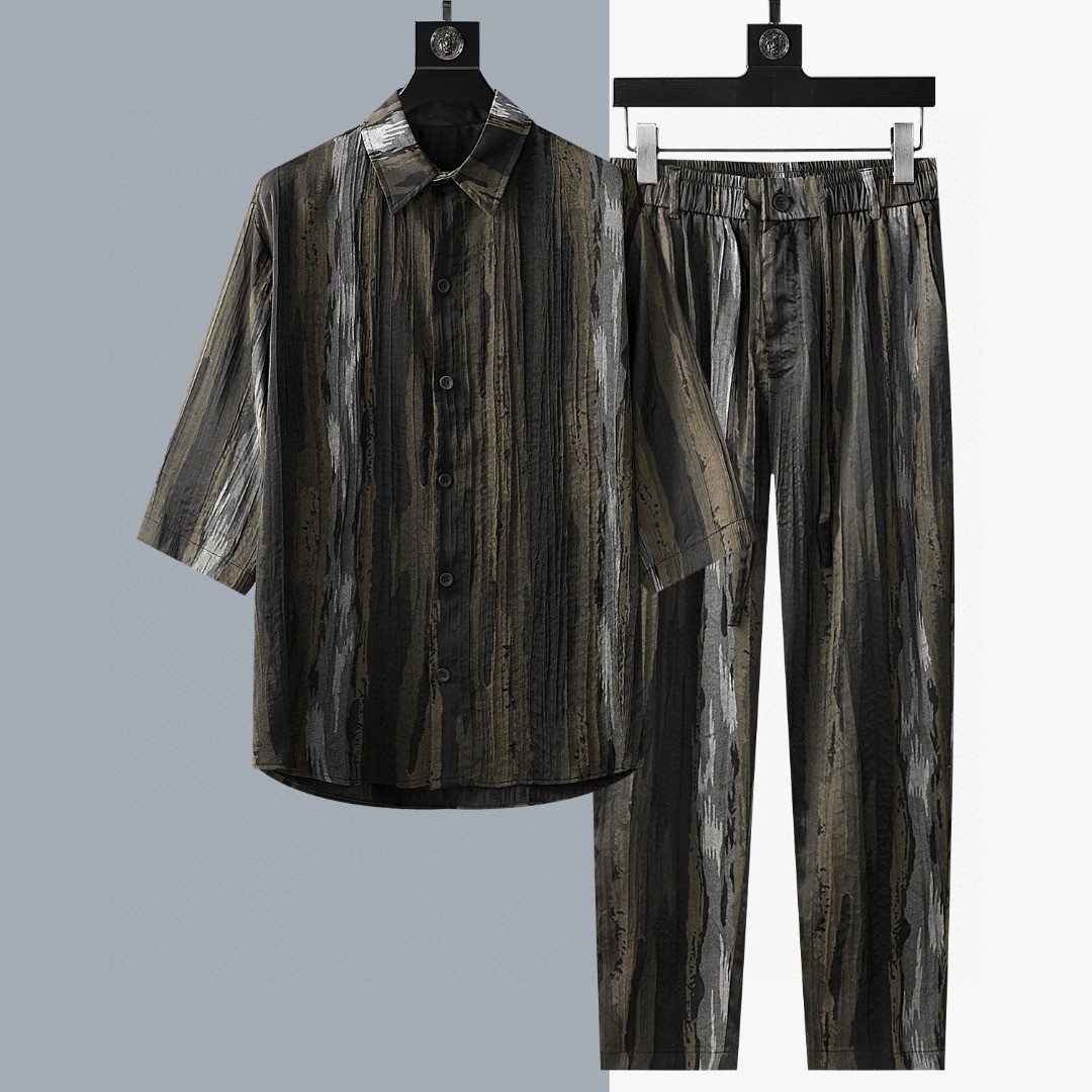 NO:142932,Herm**'s heavy recommendations: Men's loose Chinese style casual mid-sleeved lapel set, high-end customization, breathable and comfortable, the upper body has no cumbersome feeling, and is also very glossy and easy to manage. It has exquisite tailoring, luxurious and luxurious style, very three-dimensional, smooth straight line shape, and exquisite 3D tailoring, and strong draping fabrics to create a men's wear experience. Now it is very popular in the fashion circle, and many fashion experts are chasing a great one. A very good suit. This summer is the one he must be!  !  M-4XL, hermes,alexander wang19860909爱*仕（Herm**）重磅推荐 男士宽松中国风休闲中袖翻领套装 高档定制透气透气舒适 夏季上身毫无累赘感 而且还非常有光泽度 也非常易打理 拥有精美的剪裁 华贵奢侈的风格 很有立体感 流畅的直线廓形,再加精致的3D剪裁 垂坠感强的面料 打造出男士的穿着体验 现在在时尚圈里很火,很多时尚达人都追棒的一款 非常好的一款套装 这个夏季非他莫属了！！ M-4XL,,hermes,alexander wang,Men's clothing