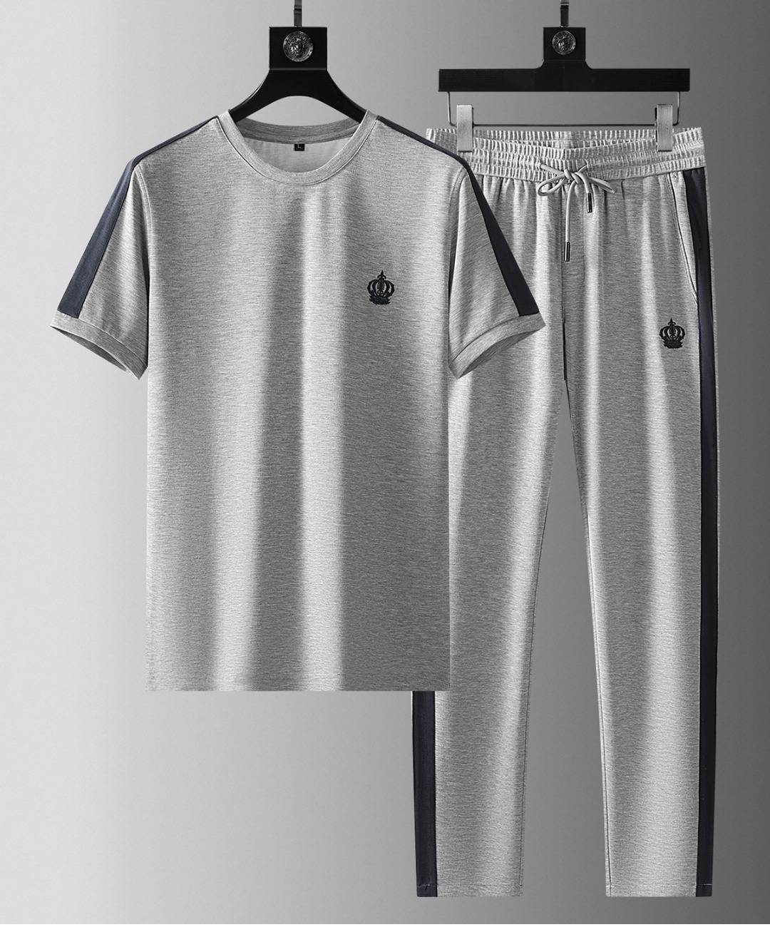 NO:142921,D&G men's pure cotton knitted suit, customized counter literacy top European cotton fabric, original custom woven ribs, neat car thread. The upper body is fashionable and fashionable, with both practical wear and design sense. It has both personality and simple and elegant design. Buy all the essentials for fashionable things!  !  Everybody has a piece of summer M-4XL, Dolce & Gabbana, alexander wang19860909D&G 男士纯棉针织套装,定制专柜扫盲顶级欧棉面料,原版定织罗纹,车线整齐.上身时髦洋气、兼具了实穿性以及设计感 既有个性又不失简约大气的设计 时髦精必备都买起来！！夏天人手一件 M-4XL,,Dolce&Gabbana,alexander wang,Men's clothing