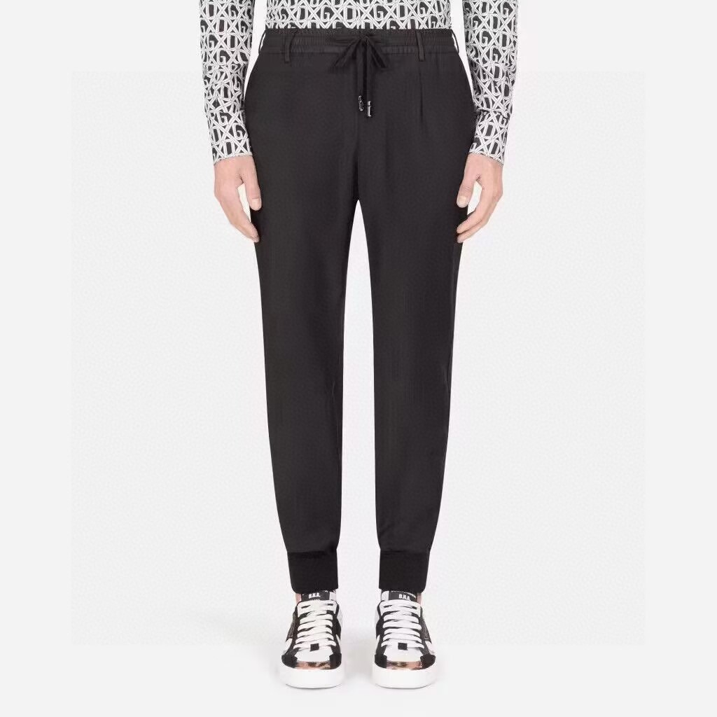 NO:147241,DG casual trousers are simple and fashionable new custom fabrics, comfortable to wear, low-key and luxurious, very classy, ​​fashionable and high-end, pants style and cutting are not needed, the upper body is exquisite and vivid. The true first-class quality is the real palace-grade casual trousers, elastic pants, with excellent quality, and heavy washing makes the pants very soft!  The style of the foot is not picky. The upper body is absolutely stylish and extremely luxurious. M-3XL, Dolce & Gabbana, alexander wang19860909DG 休闲长裤简约时尚新款定制面料,身穿手感舒适 低调不失奢华 非常有档次 搭配口袋设计时尚高端 裤型款式和裁剪亦无需多言 上身精致跃然.真正一等一顶级质料 真正殿堂级的休闲裤松紧裤,品质卓然,经过重水洗使得裤子很柔软！束脚的版型 不挑人 上身绝对的有型 极度奢华 M-3XL,,Dolce&Gabbana,alexander wang,Men's clothing