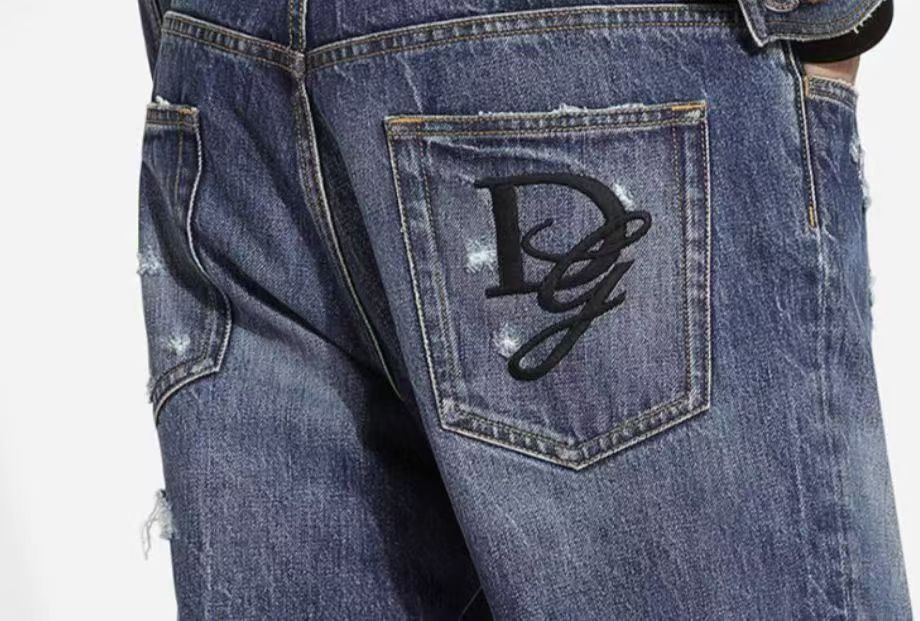 NO:147251,DG 25SS new jeans high-end quality slim tailoring fabric with elasticity design with three-dimensional letter pattern craftsmanship Light color washing water is very cool 29-38 (no 35 37), Dolce & Gabbana, jeans, alexander wang19860909DG 25SS新款牛仔裤 高端品质 修身剪裁 面料带弹力 采用立体字母图案工艺设计 浅色洗水清凉感十足 29-38（无35 37）,,Dolce&Gabbana,jeans,alexander wang,Men's clothing