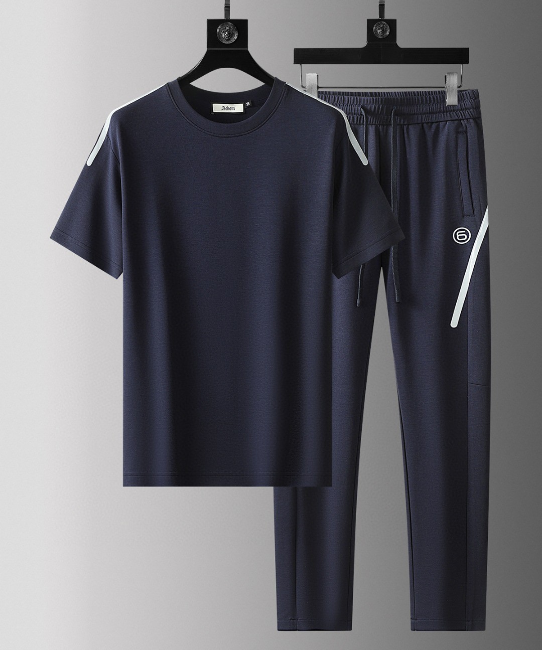 NO:160512,Martin Margira.2025Ss summer fashion men's round neck short-sleeved suit, overseas counter synchronized, luxury high-end top-grade fabrics, anyone can drive easily, imported custom high-end fabrics, soft and comfortable and stylish, sweat-absorbing and breathable, luxury classic brand logo design, luxury fashion craft styles, foreign trade company orders, domestic first-line OEM factories, customized high-density fabrics, luxury classic designs, fashion essentials!  Highly recommend buying M-4XL,,masion margiela,T-shirt,alexander wang19860909马丁马吉拉.2025Ss夏季时尚男士圆领短袖套装 海外专柜同步 奢华高级顶级面料 任何人都可以轻松驾驶 进口定制高档面料 手软舒适有型 吸汗透气 ,奢华经典品牌logo设计 奢华时尚工艺款式,外贸公司订单,国内一线代工厂出品,订制高密度面料,奢华经典设计,时尚必备单品！强烈推荐购入 M-4XL,,masion margiela,T-shirt,alexander wang,Men's clothing