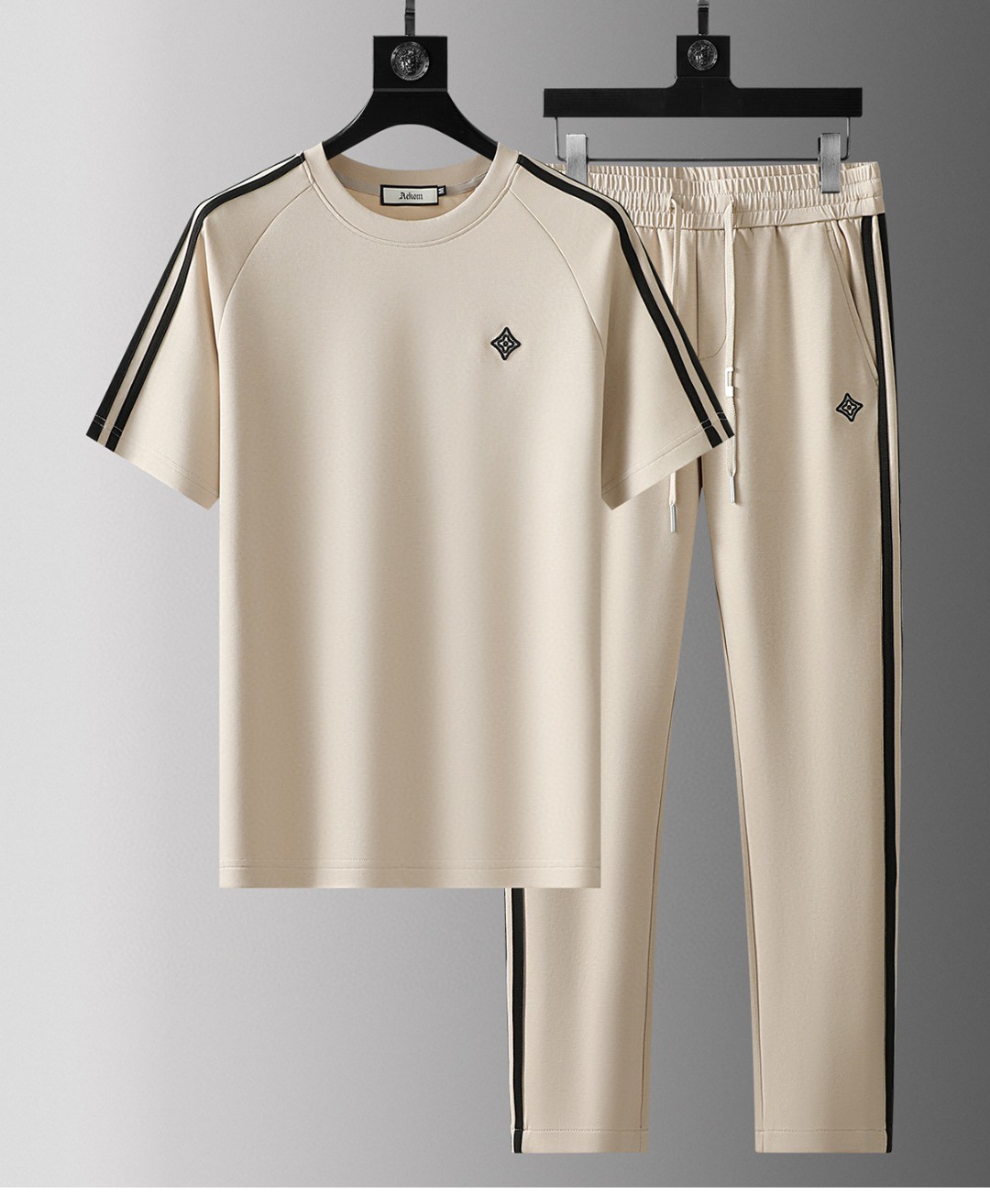 NO:160513,L Donkey Brand Trading Company has a variety of channels and is released on the official website at the same time. Men's short-sleeved casual suits are handsome and unique. Simple and elegant style design, bold and innovative design that breaks through the conventional style. The fabric is fixedly woven, with good elasticity and tender feel. It uses imported custom high-end fabrics, breathable and comfortable. Suitable and comfortable fabrics in spring and autumn, very smooth and tender, and it feels like silk!  !  A cool experience!  The overall integration of the composition design is enough to instantly defeat those mediocre sports suits~!  M-4XL, louis vuitton, T-shirt, alexander wang19860909L 驴牌 贸易公司渠道稀出,同步官网发售 男士短袖休闲套装 有帅有个性 简洁大方的版型设计, 突破常规的大胆创新设计,定织的面料, 弹力好, 手感嫩滑,采用进口定制高档面料 透气, 舒服为主 春秋适合和舒适的面料,非常的顺滑,柔嫩, 贴身就像丝绸一般的触感！！ 冰爽体验！ 整体融入拼料设计 在视觉上已经足以秒杀那些 平庸的运动套装~！M-4XL,,louis vuitton,T-shirt,alexander wang,Men's clothing