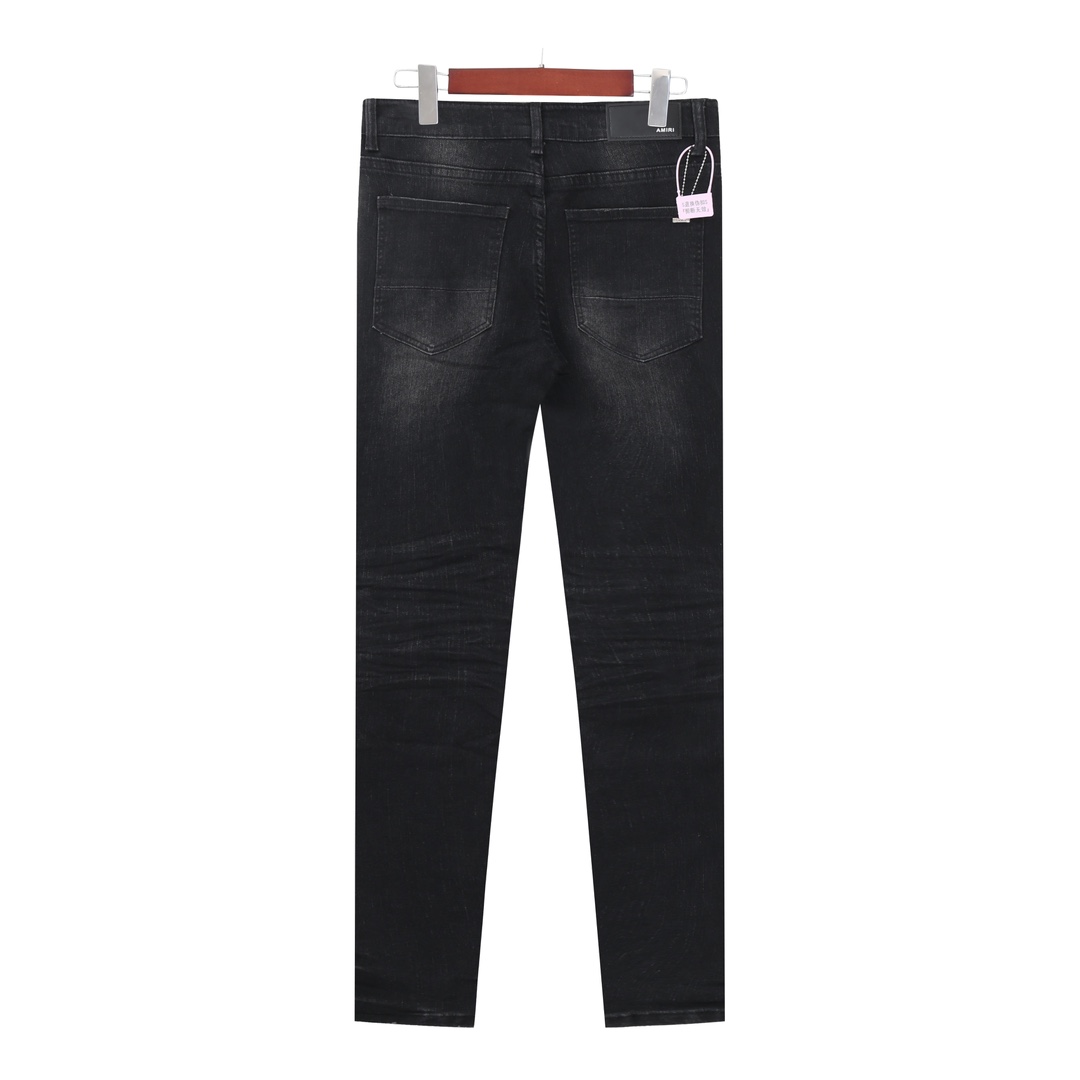 💰160［高端］
【上新】AMIRI 24FW 破洞拼蓝皮刀割修身牛仔裤-
面料经纬纱采用巴基斯坦的巴纱棉 使用7*7赛络纺定织定染的丹宁布 面料厚实且柔软富有韧性 穿着舒适亲肤 由梭织工艺机织搭配水洗工艺成就自然的做旧质感 经过反复对比原版毛须纹路 洗水工艺采用酵素梅石墨洗水 印尼火山浮石研磨工艺做到自然和层次分明 专业SELVEDGE锁边 让裤子更有花度和立体感 运用缝纫捻线进行叠锁边缝设计作业 经典的五袋设计永不过时 复古的水洗做旧色泽伴随时间流逝风格愈发柔和鲜明

Color：黑
Size：30 32 34 36 38 对应尺码m-xxxl现货秒发 详细尺码可查图9