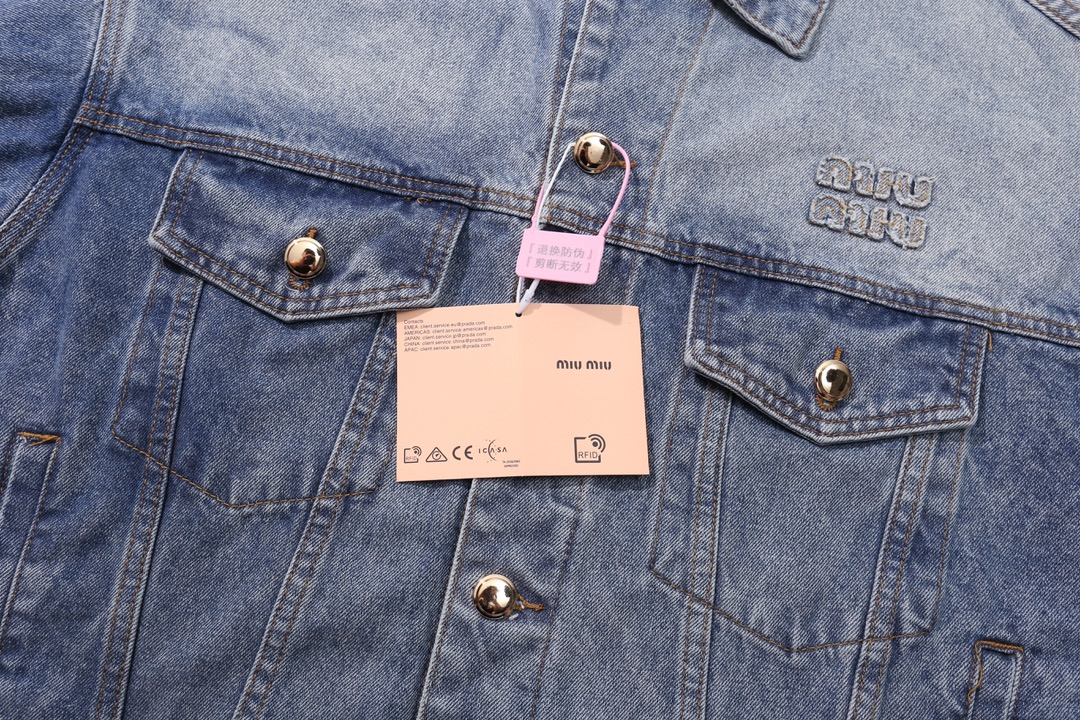 High-End Miu Miu 24FW Red Jacket: Italian Cotton, Handcrafted Details, Customized Buttons - 图片 3