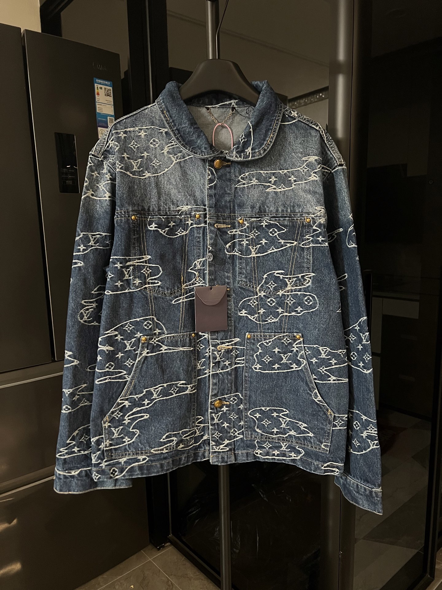 P155 [Día siguiente] LOUIS VUITTON/Louis 25FW 1v Chaqueta vaquera para presbicia bordada Xiangyun (azul; también hay pa…