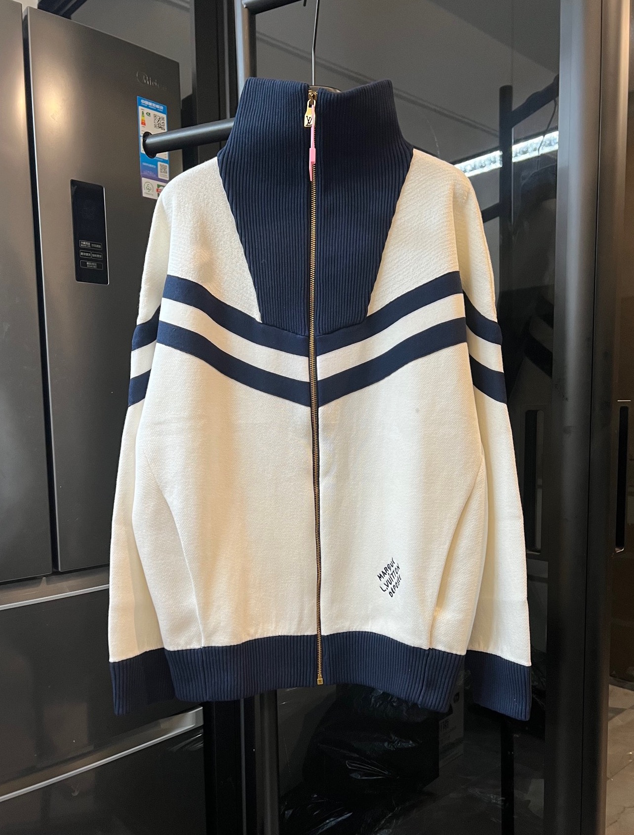 P285 [Día siguiente] LOUIS VUITTO/Louis 25FW Louis Vuitton Chaqueta tipo suéter de manga larga con cremallera a rayas e…