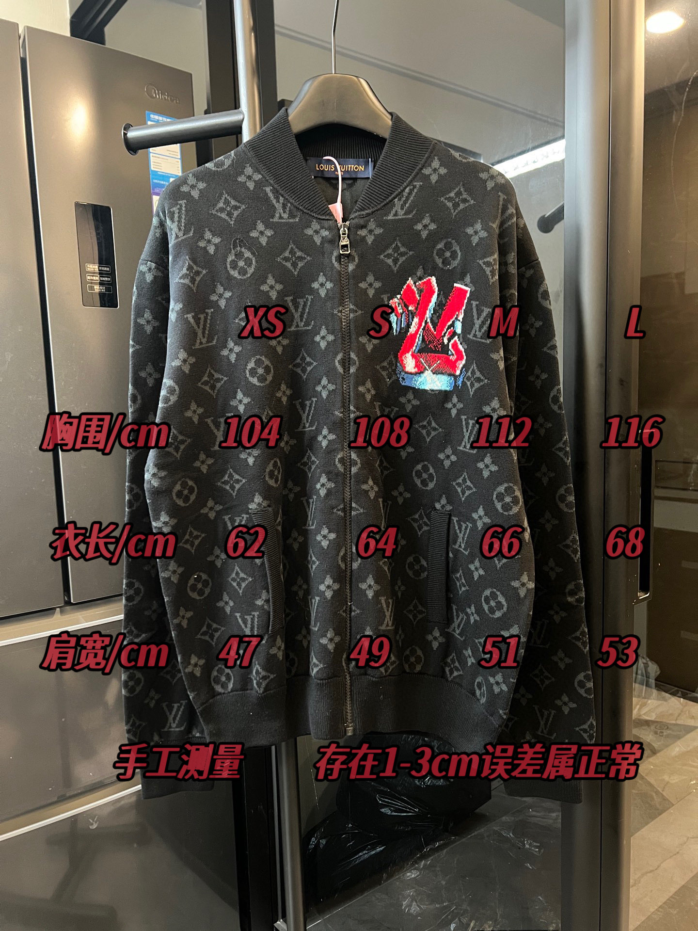 #tabla de tallas Louis Vuitton/Louis 25FW nueva chaqueta con cremallera de punto de algodón jacquard con graffiti (negr…