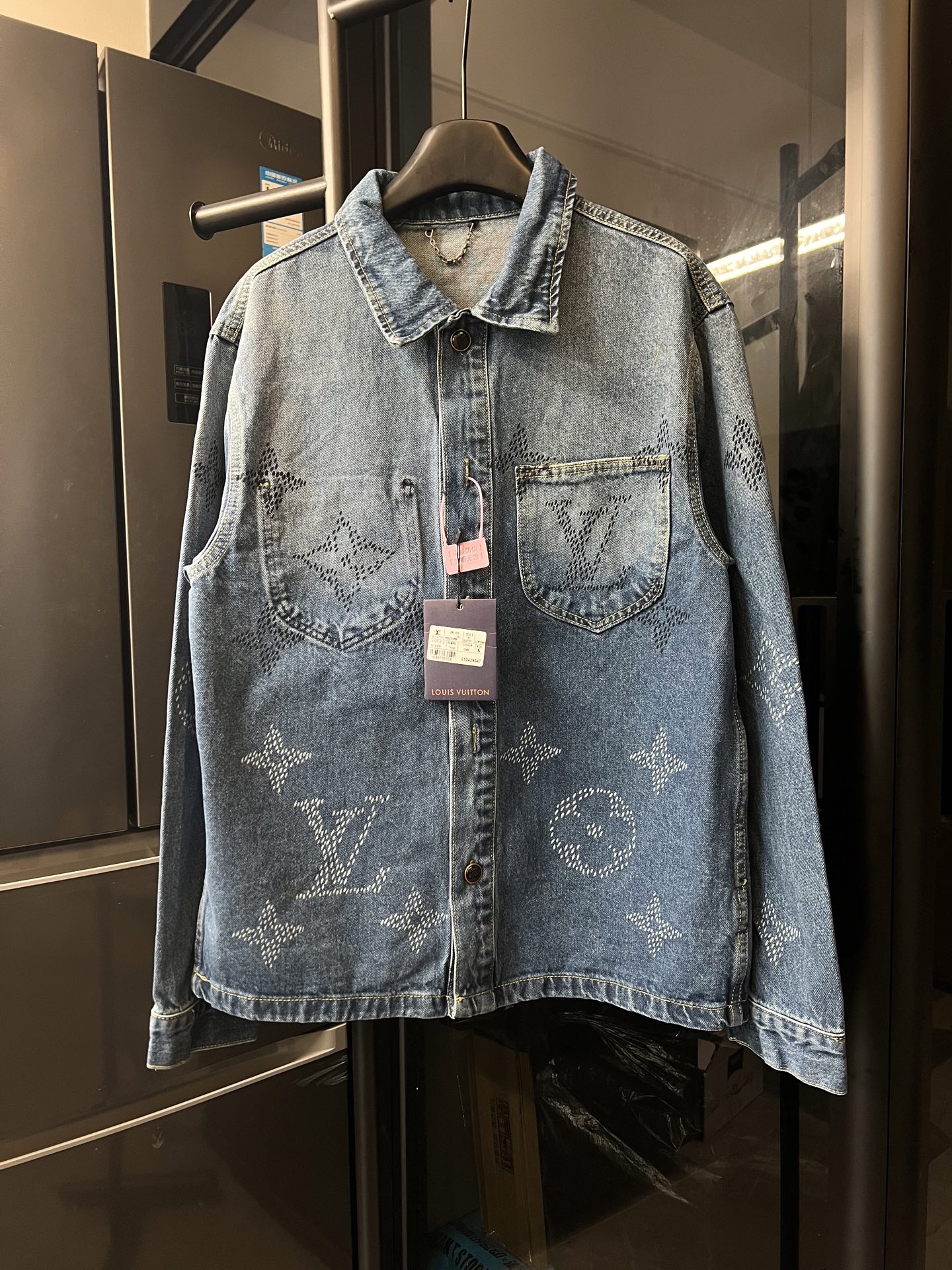 P155 [Día siguiente] También hay pantalones a juego LouisVuitton/Louis 26Fw cápsula serie hubby sketch chaqueta vaquera…