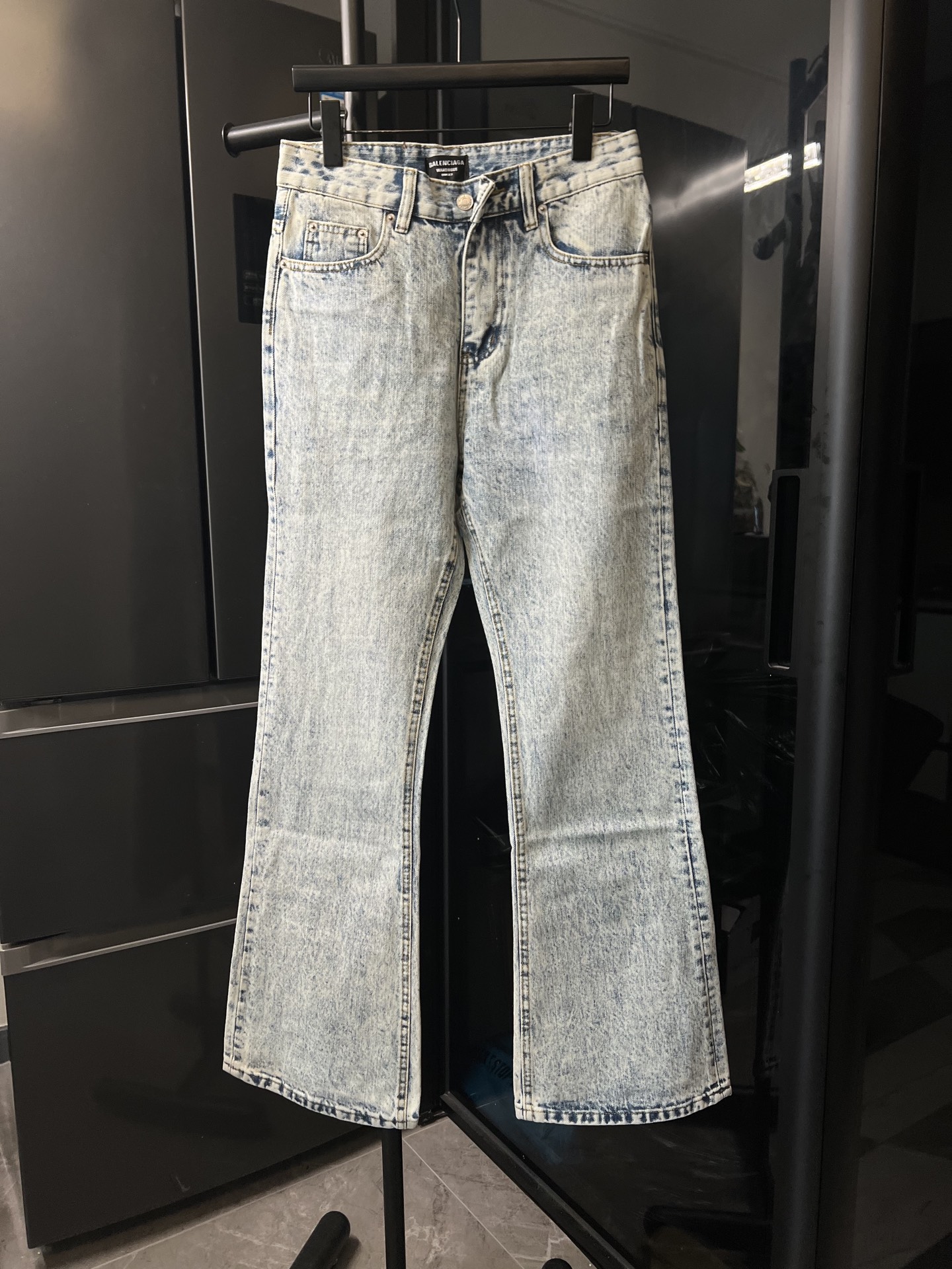 P125 [Entrega al día siguiente] BALENCIAGA/París 25Ss BLCG jeans acampanados ligeramente lavados a la piedra en color c…