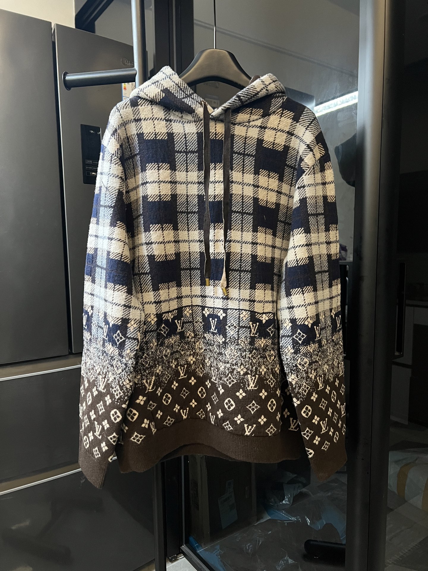 P380 [al día siguiente] Lujia 26ss nueva sudadera con capucha con logo de letras a cuadros empalme jacquard estampado e…