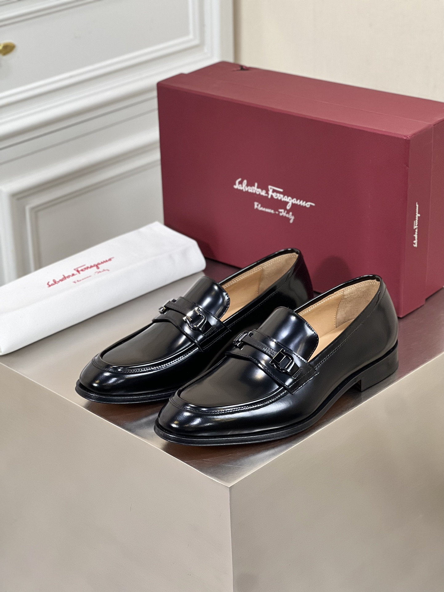 Elegantes Mocasines de Cuero Salvatore Ferragamo para Hombre - Calidad Premium