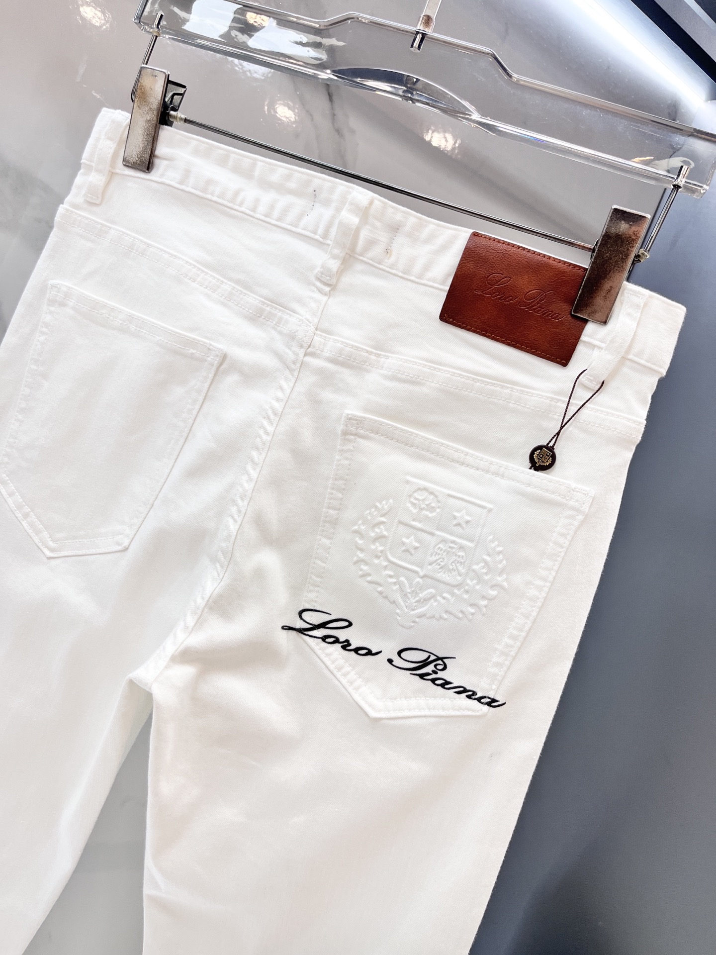 New Man Jeans with Back Pocket Letter Logo Print in One Size, Various Sizes 29-36 - 图片 6