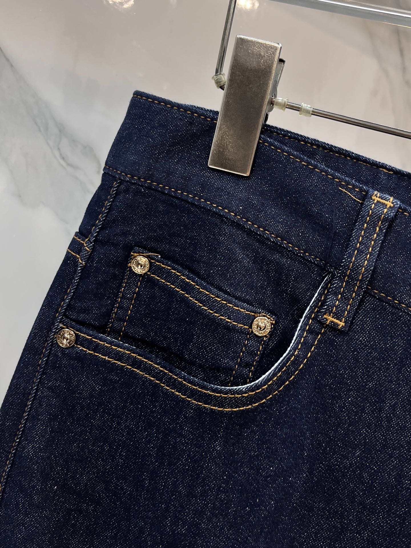 High-Quality Water-Washing Jeans with Hardware Decorations, Comfortable and Stylish, Sizes 29-38 - 图片 5