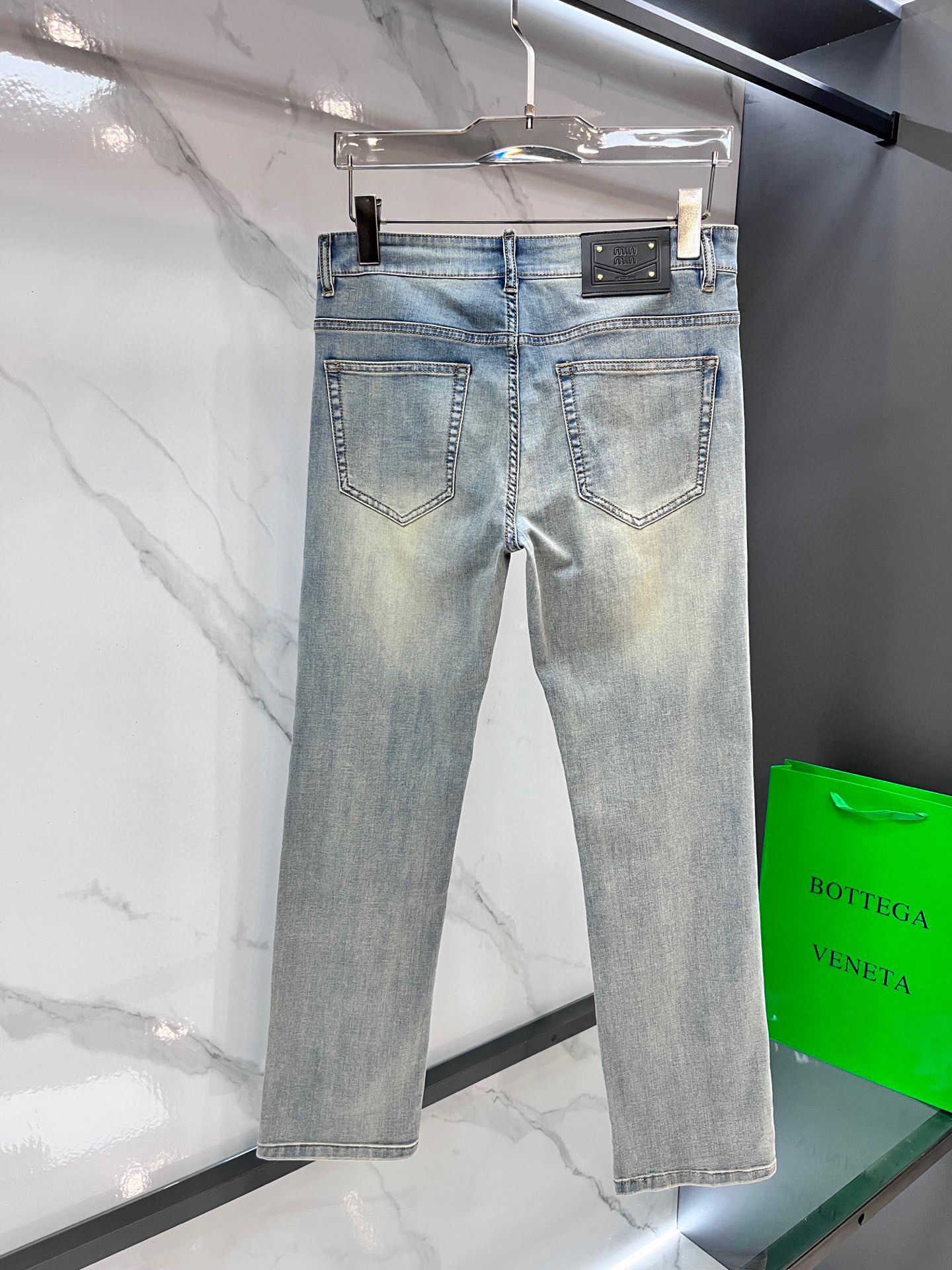 miuMiu 2025SS早春新品薄款重工休闲牛仔裤👖，进口优质水洗弹力面料，上身舒适透气有弹力，客供五