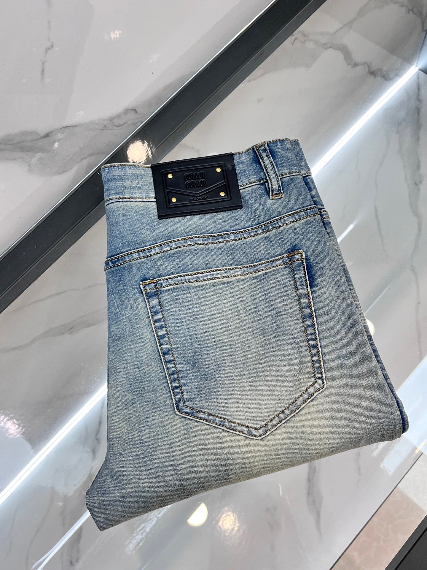 NO:527840,miuMiu 2025SS early spring new thin heavy industry casual jeans, imported high-quality washing elastic fabric, comfortable, breathable and elastic upper body, customer-supplied hardware and auxiliary materials decoration, super positive style, full-quality order model, full-body handsome upper body ………………………………………………………………………………………………………………………………………………………………………………………………………………………………………………………………………………………………………………………………………………………………………………………………………………………………………………………………………………………………………………19860909miuMiu 2025SS早春新品薄款重工休闲牛仔裤,进口优质水洗弹力面料,上身舒适透气有弹力,客供五金辅料装饰,版型超正,全品相订单款,上身帅气十足 …………………………………………………… Size29-38,,miumiu,jeans,alexander wang,Men's clothing