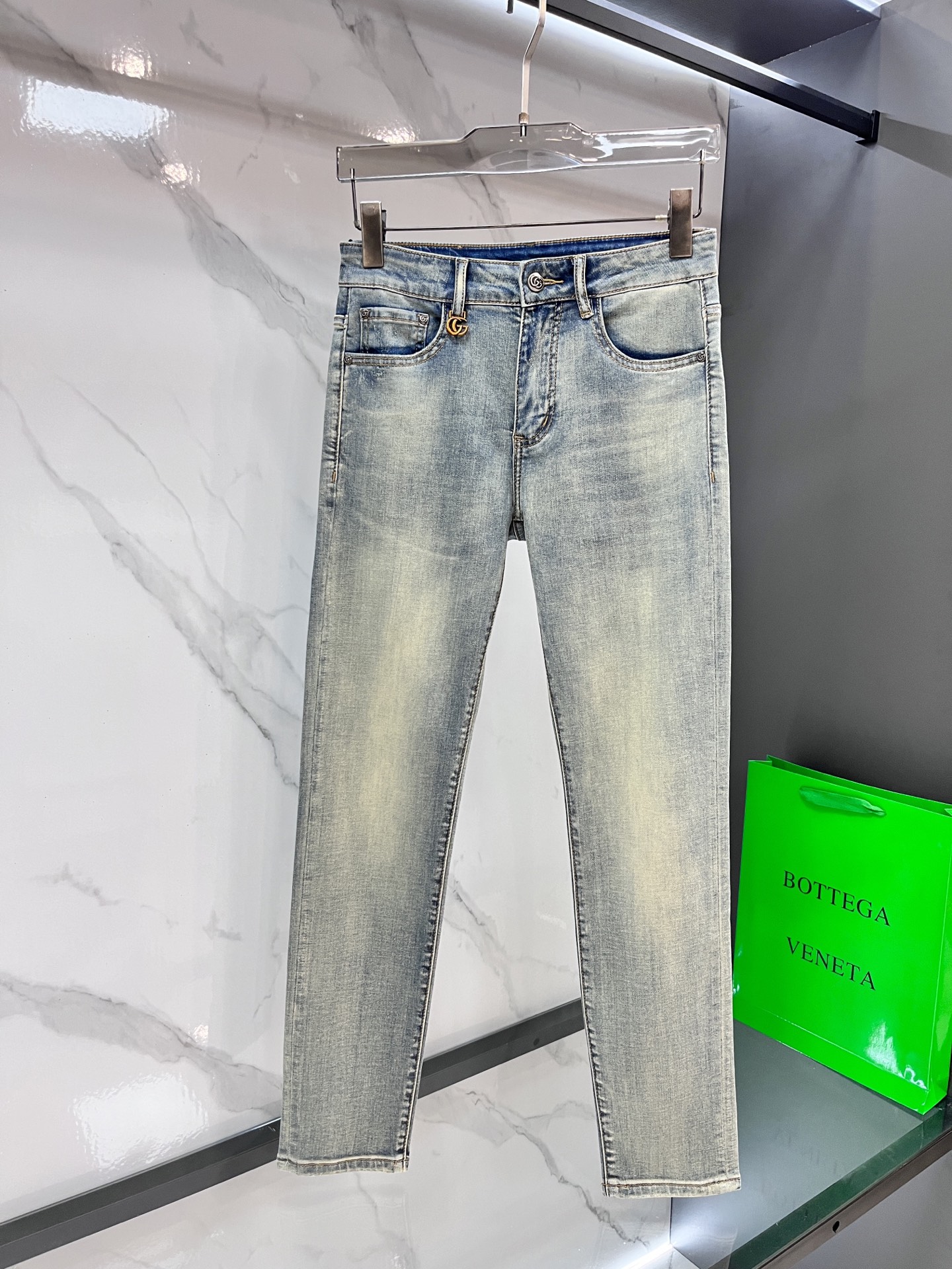 “High-Quality Water-Washed Gucci Jeans for Spring 2025: Comfortable and Stylish Hardware Decorations” - 图片 2