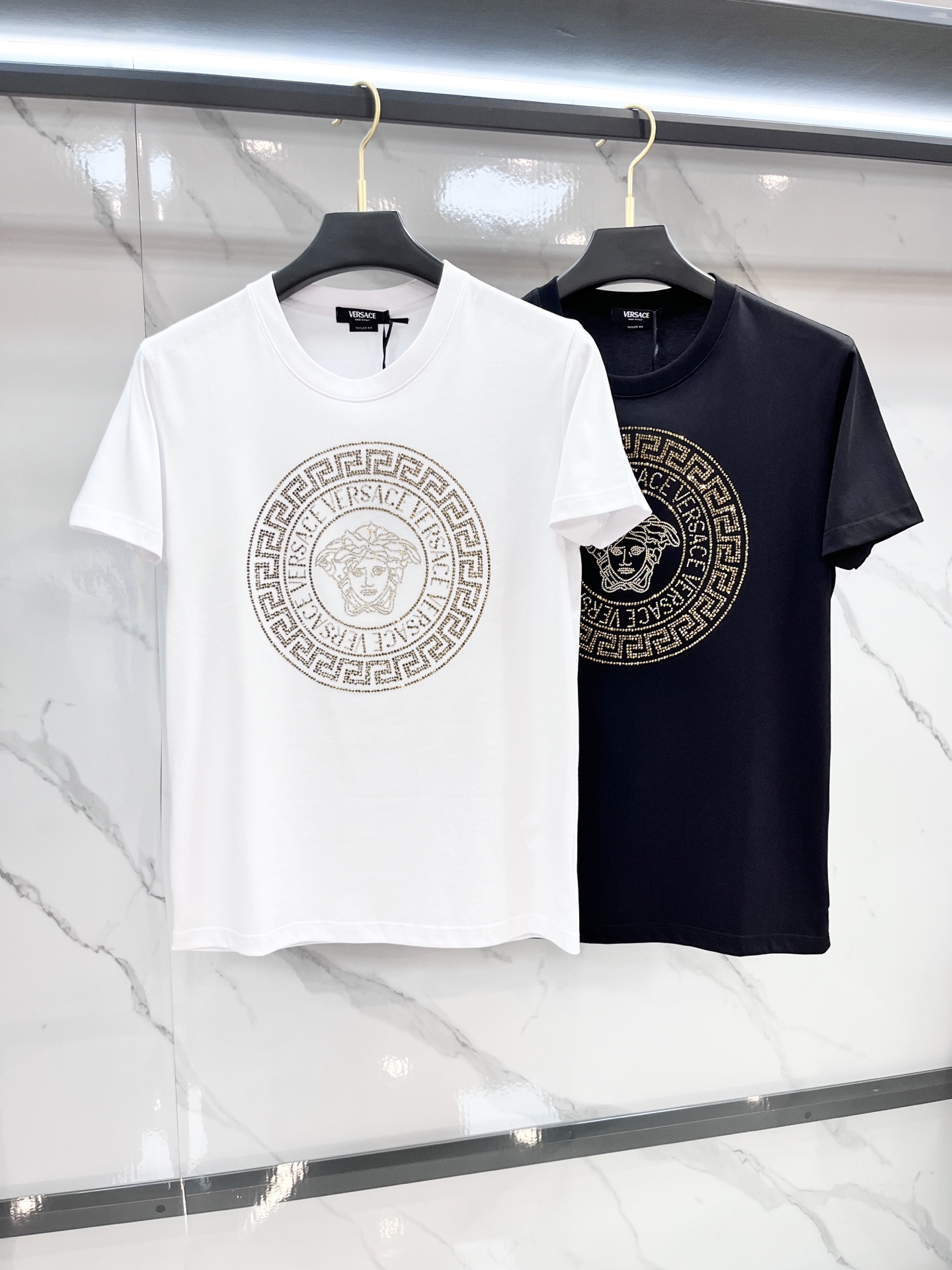 范思哲 2025春夏装欧洲GW专柜新款 走秀网红款定制 顶级原单时尚休闲短袖T恤。25ss潮人网红必备单