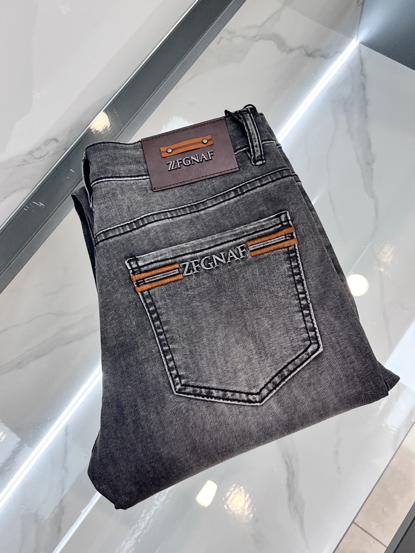 杰尼亚 2025SS早春新品薄款重工休闲牛仔裤👖，进口优质水洗弹力面料，上身舒适透气有弹力，客供五金辅料