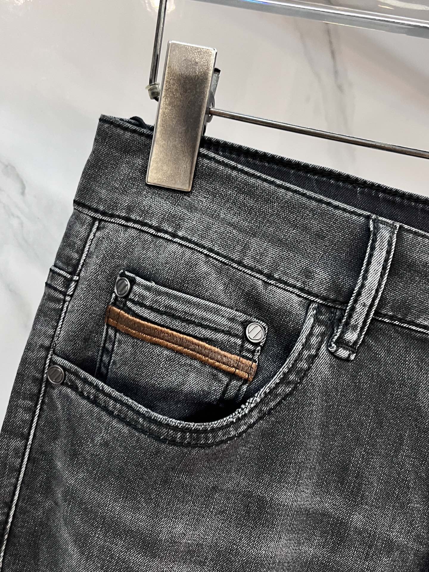 杰尼亚 2025SS早春新品薄款重工休闲牛仔裤👖，进口优质水洗弹力面料，上身舒适透气有弹力，客供五金辅料