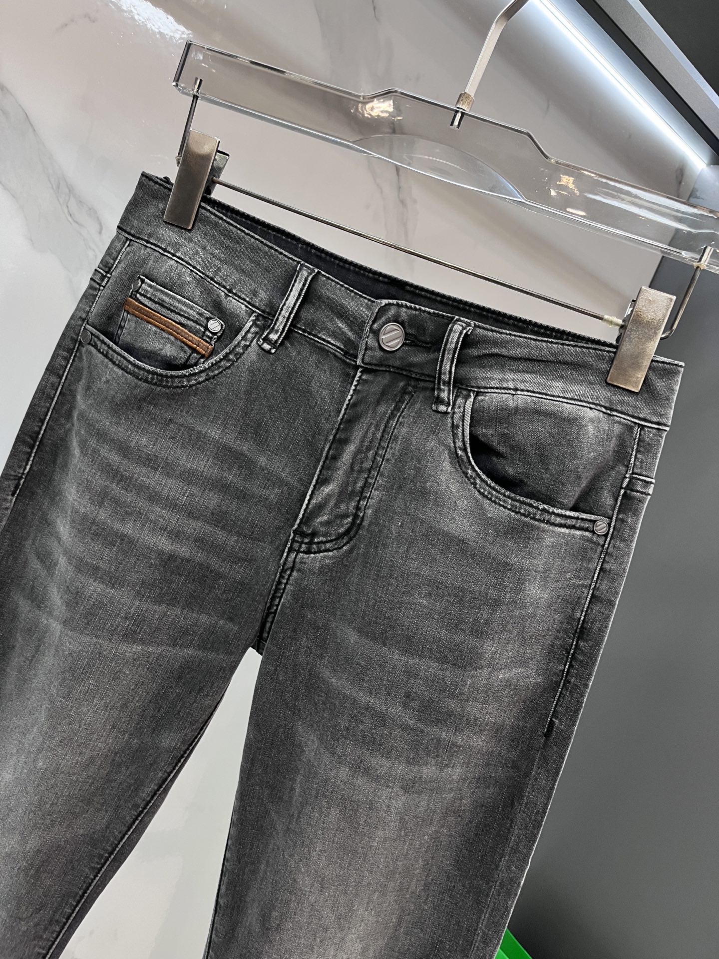 杰尼亚 2025SS早春新品薄款重工休闲牛仔裤👖，进口优质水洗弹力面料，上身舒适透气有弹力，客供五金辅料