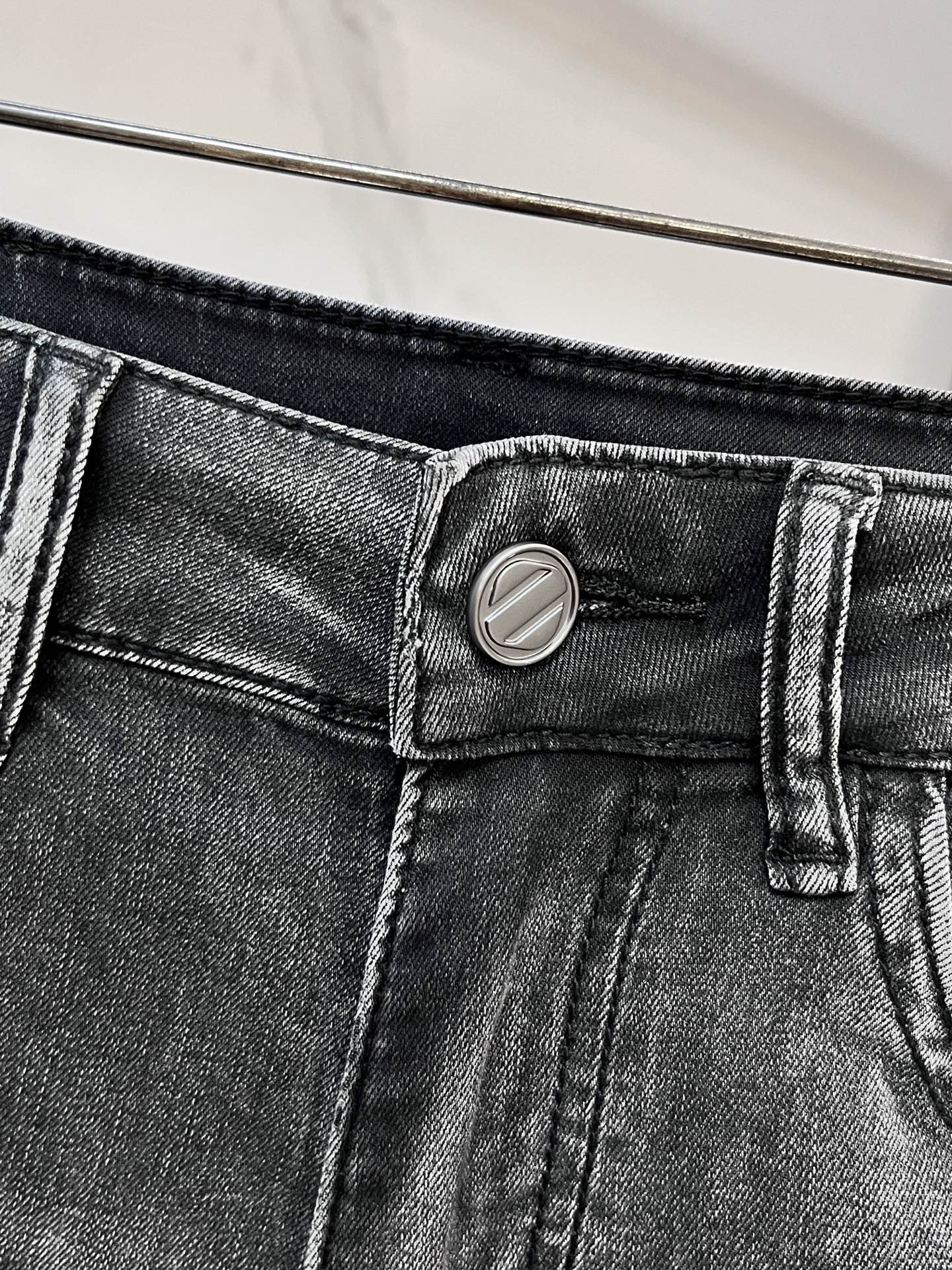 杰尼亚 2025SS早春新品薄款重工休闲牛仔裤👖，进口优质水洗弹力面料，上身舒适透气有弹力，客供五金辅料